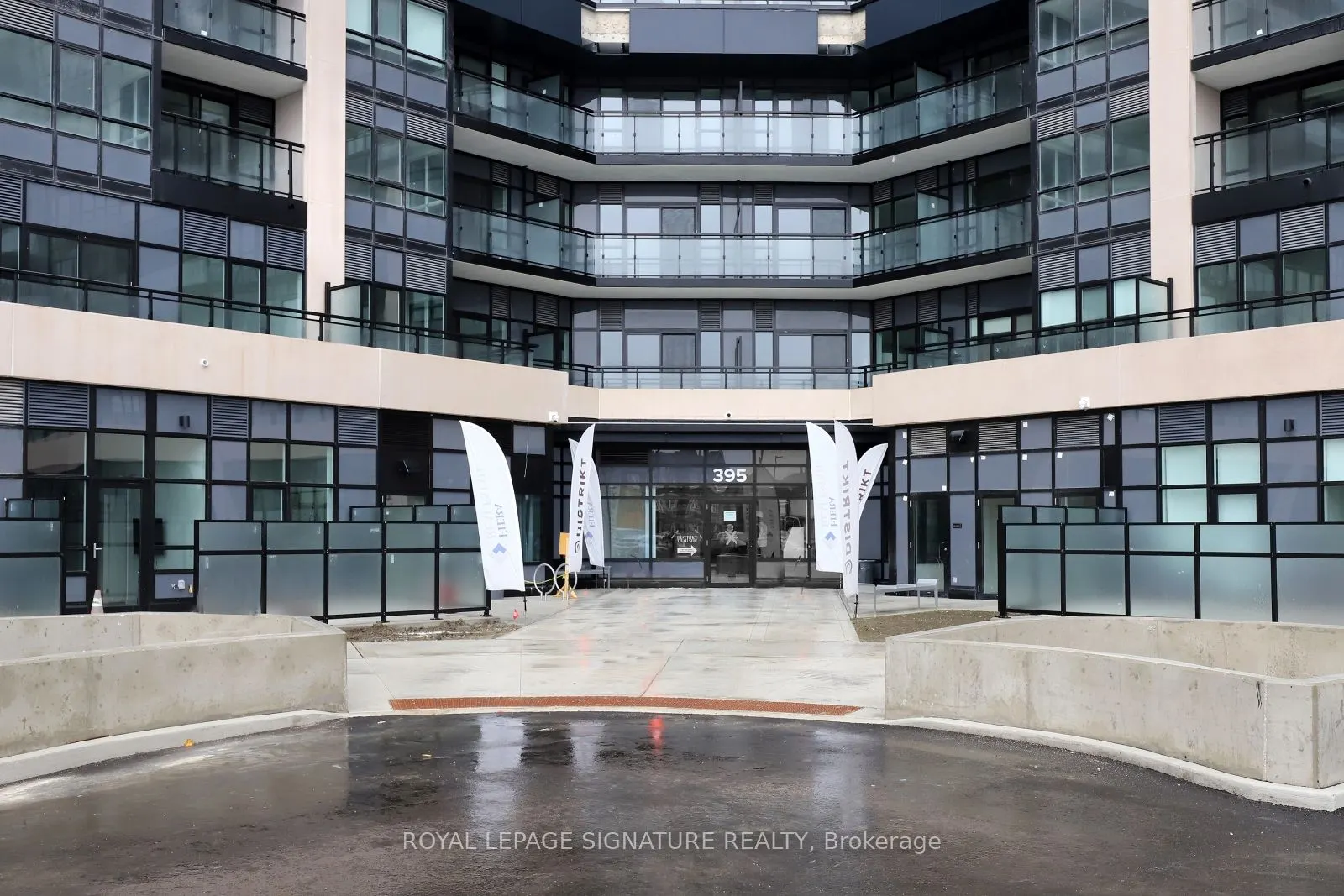 395 Dundas Street W, #314