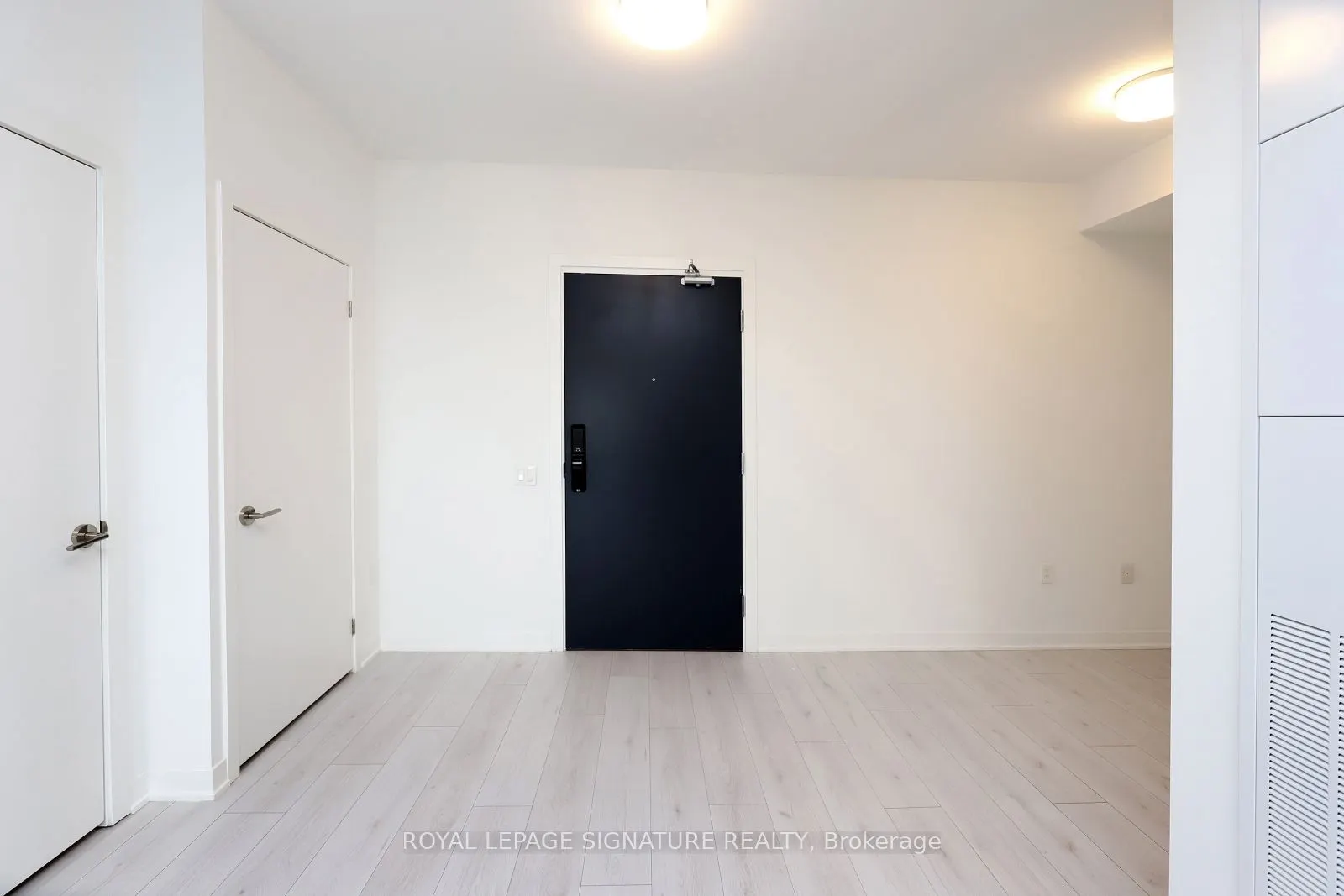 395 Dundas Street W, #314