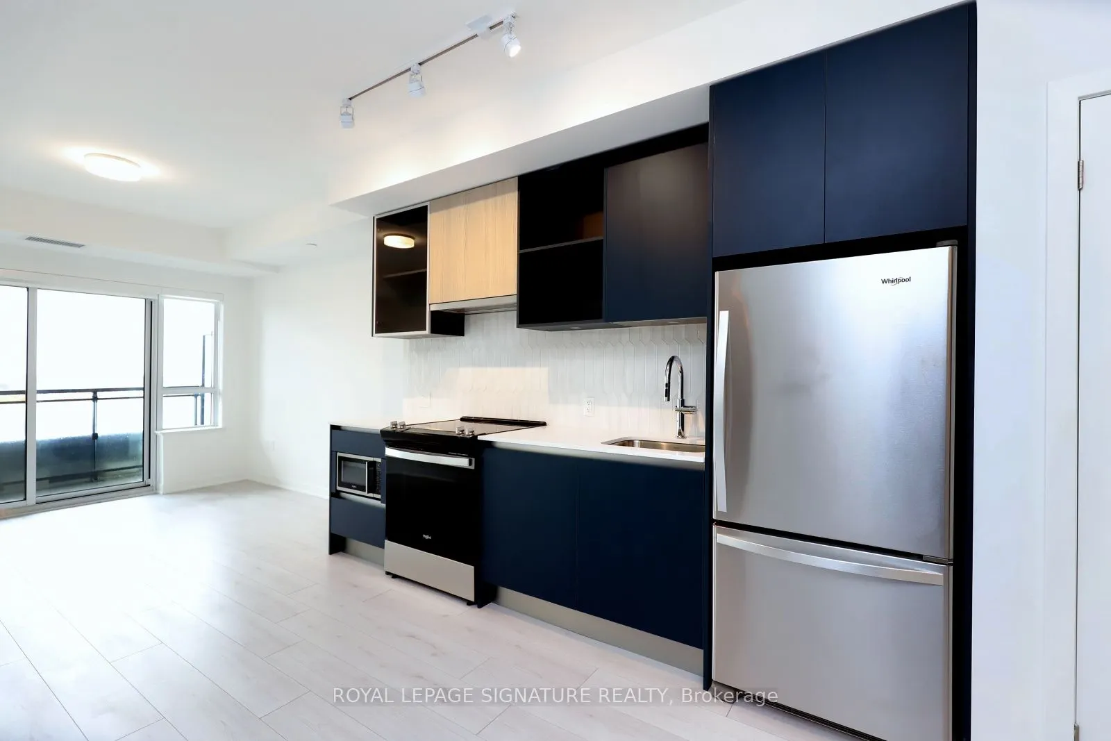 395 Dundas Street W, #314
