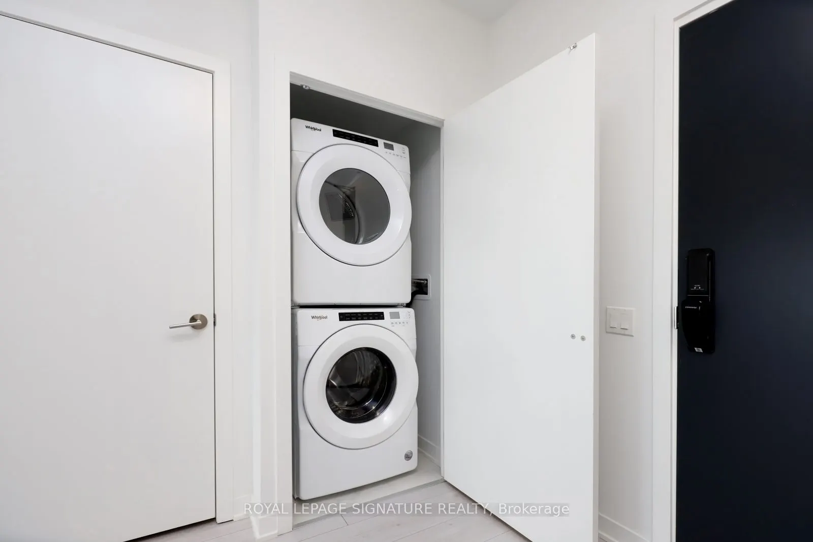 395 Dundas Street W, #314