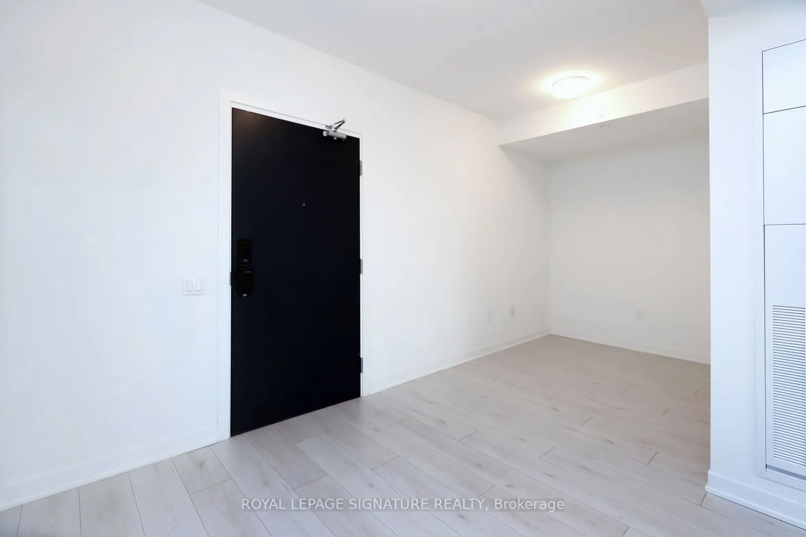 395 Dundas Street W, #314