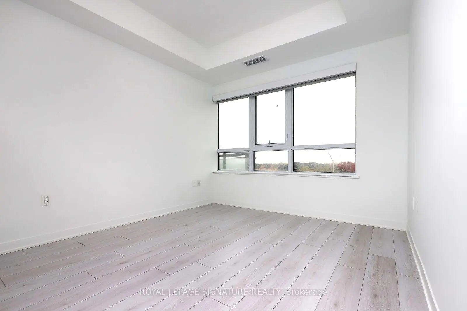 395 Dundas Street W, #314