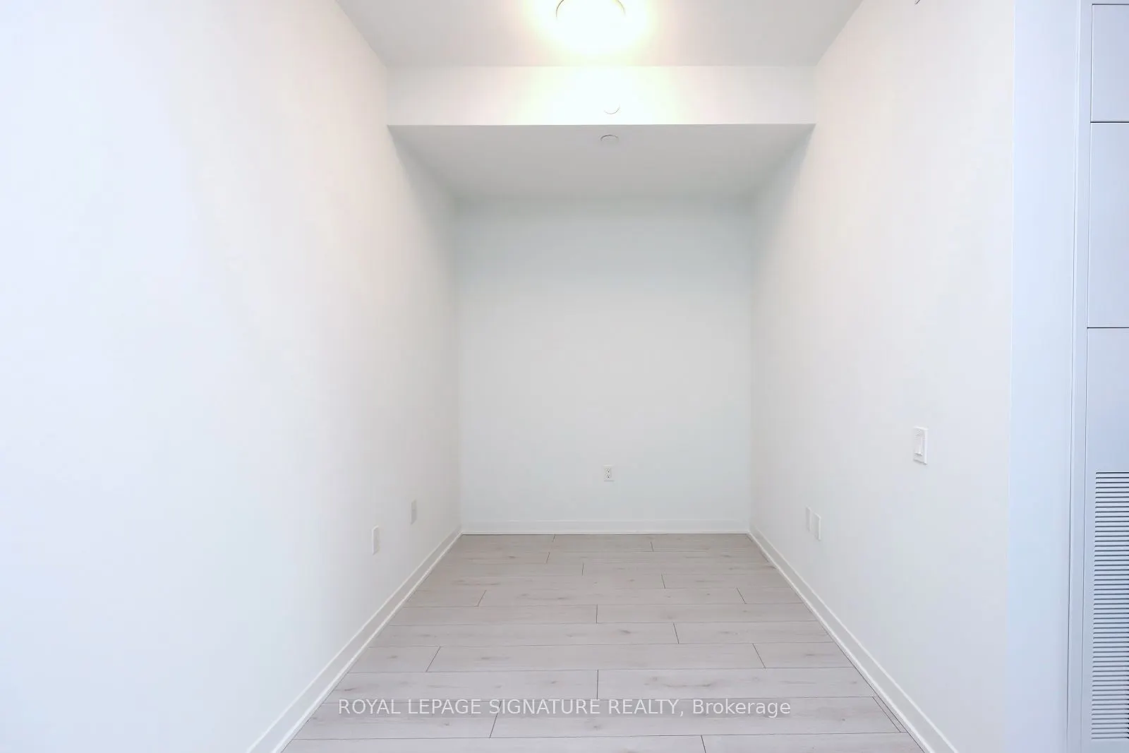 395 Dundas Street W, #314