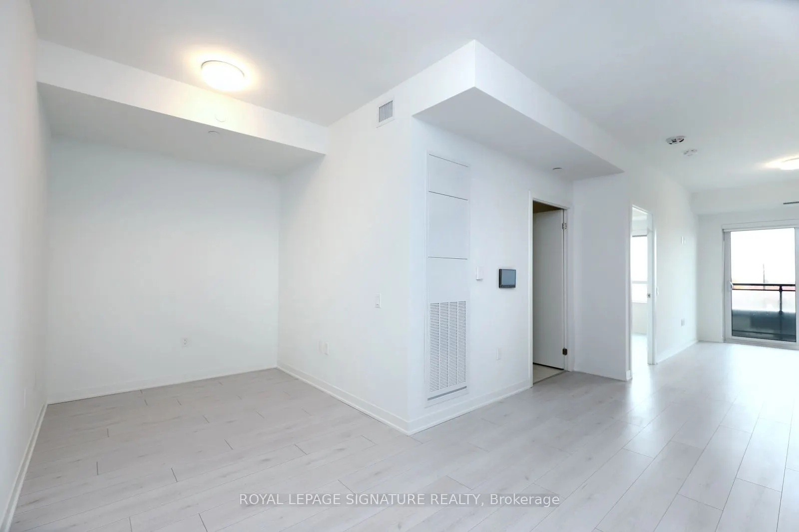 395 Dundas Street W, #314