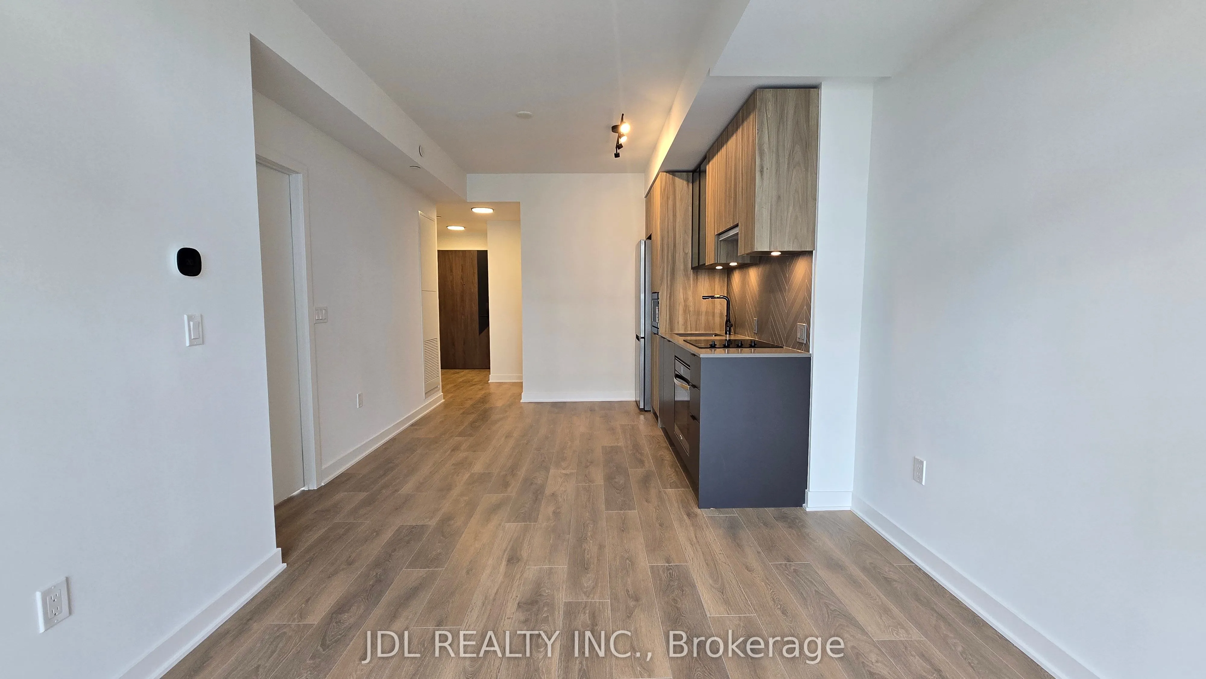 1037 The Queensway