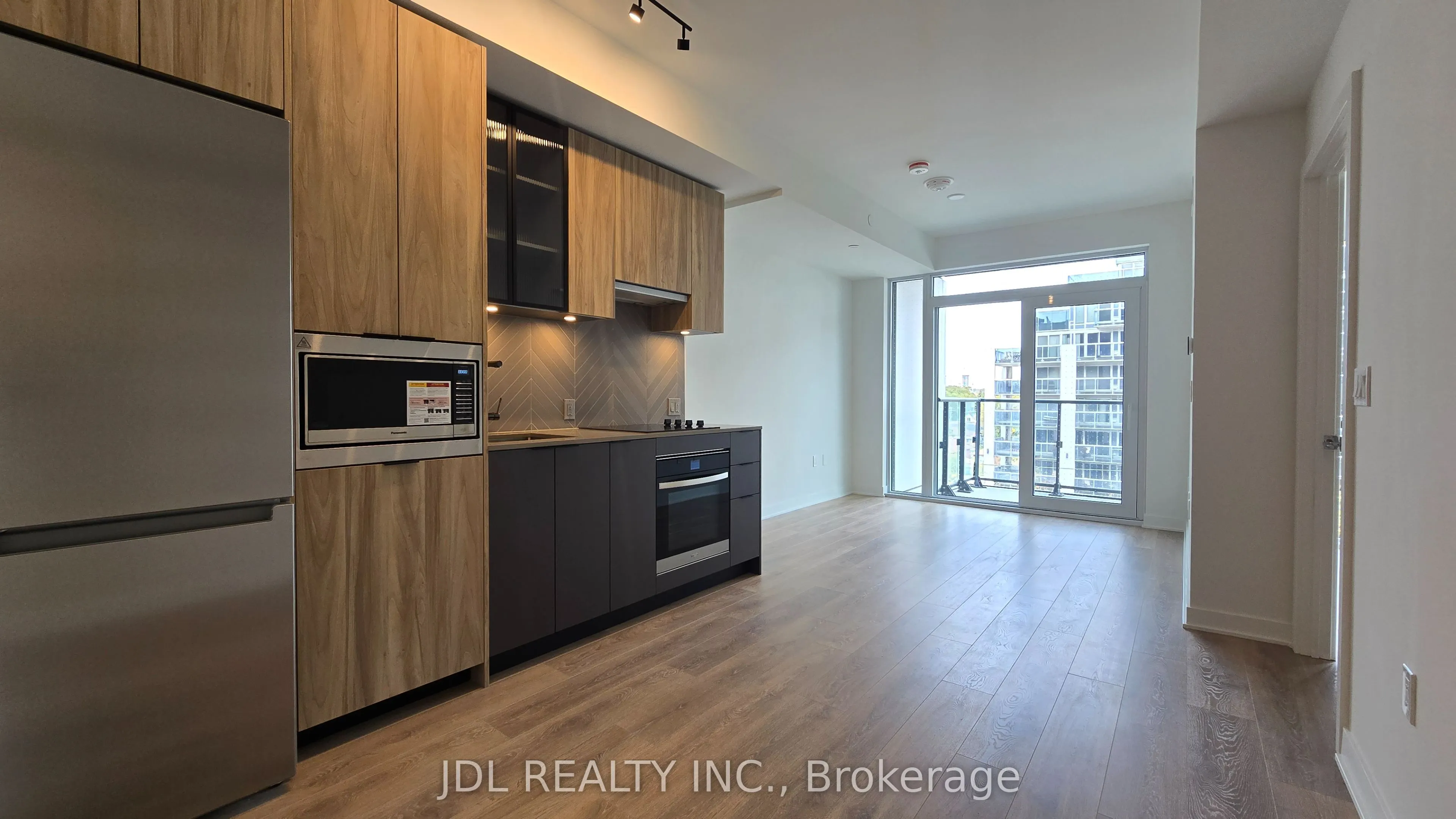 1037 The Queensway