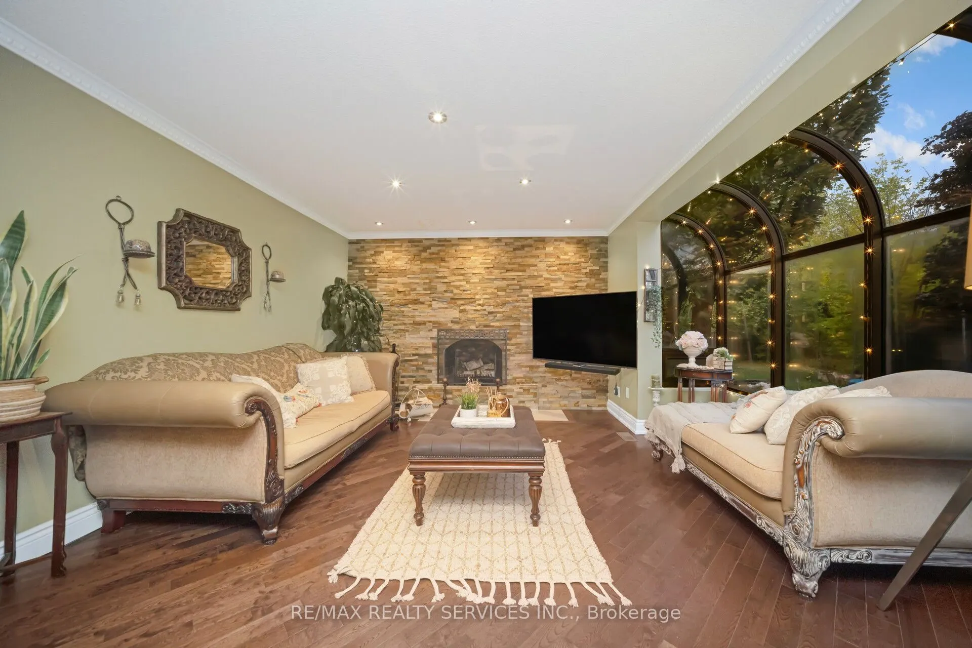 74 Leeward Drive N