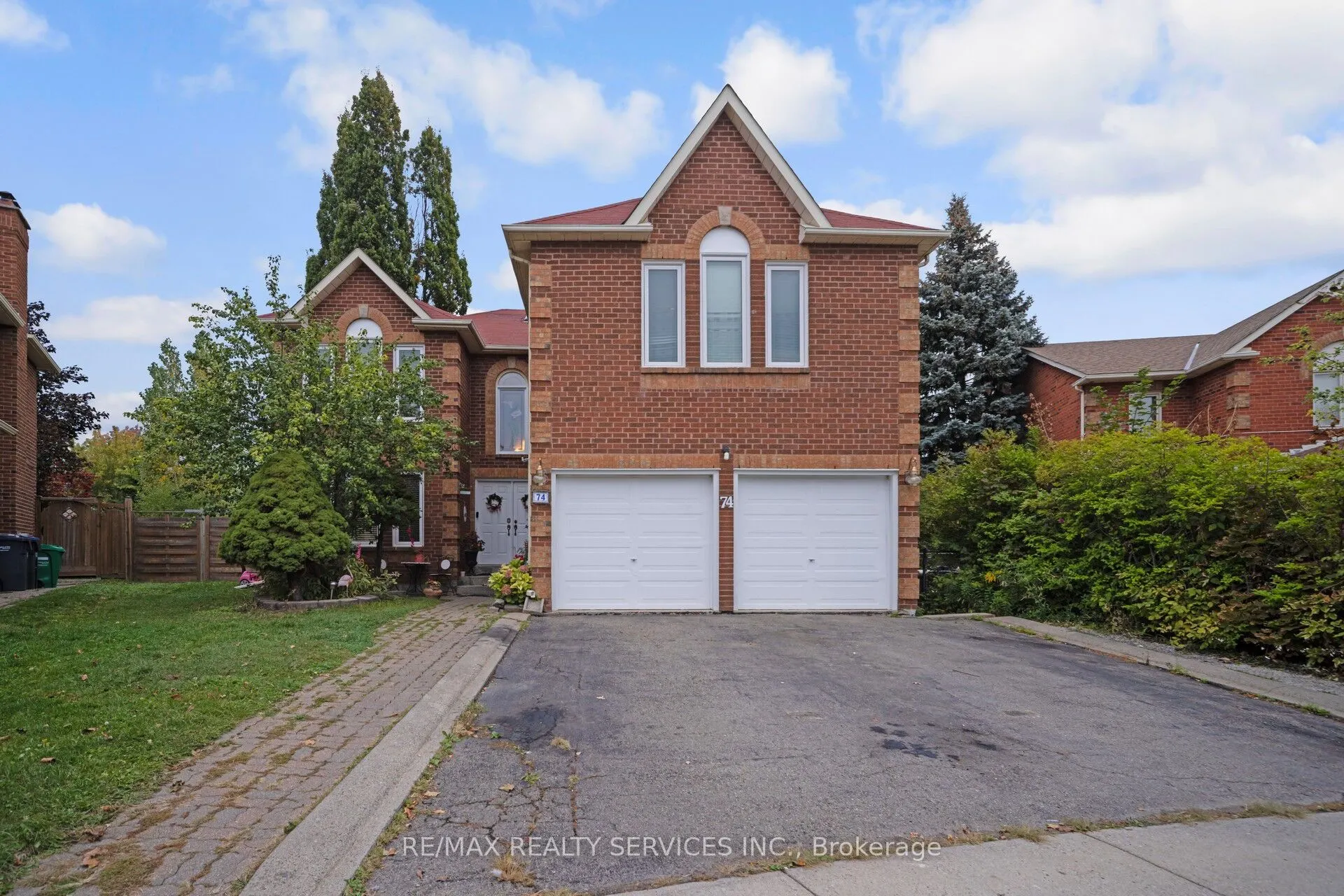 74 Leeward Drive N