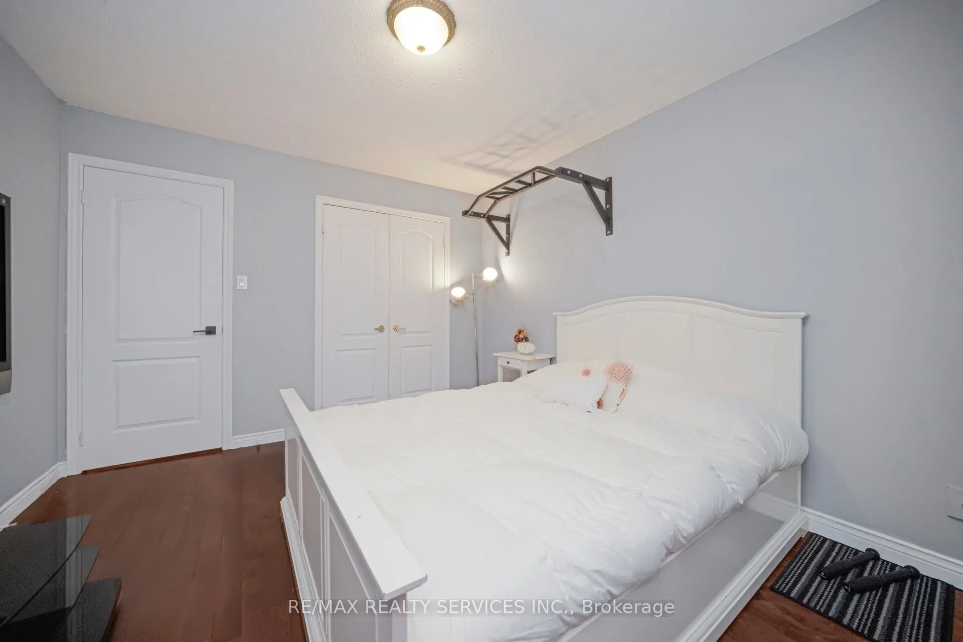 74 Leeward Drive N