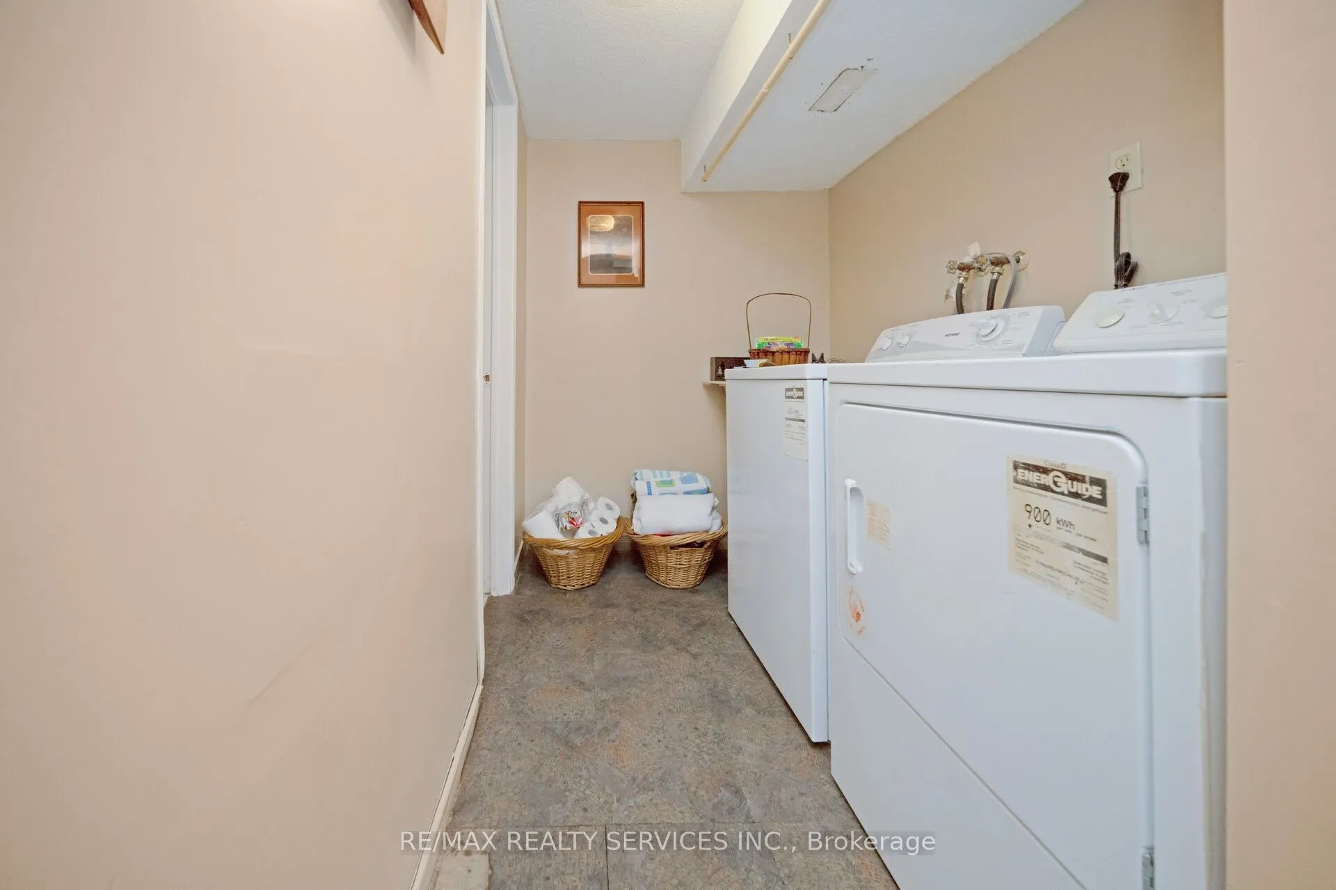 74 Leeward Drive N