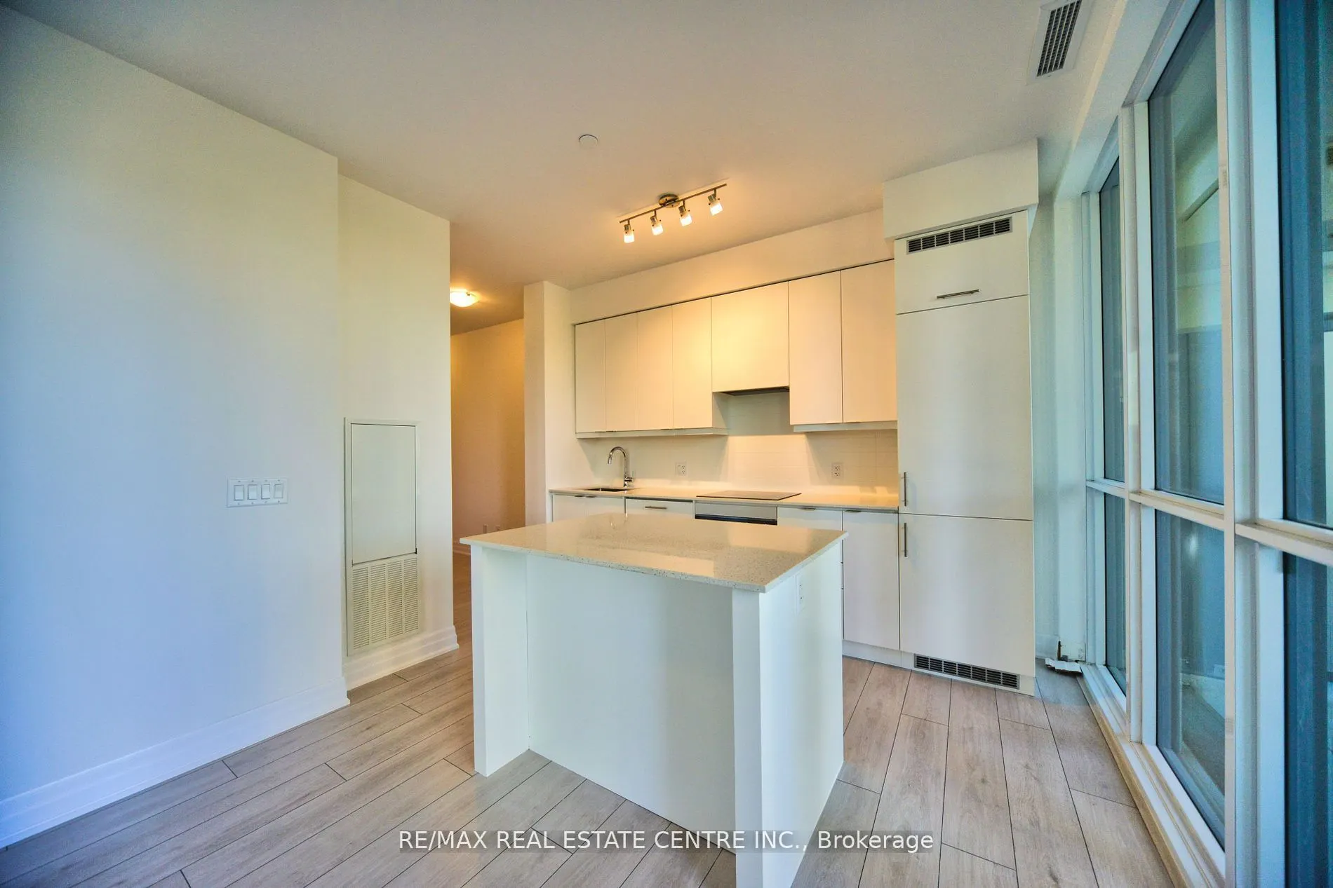 30 Elm Drive W, #208