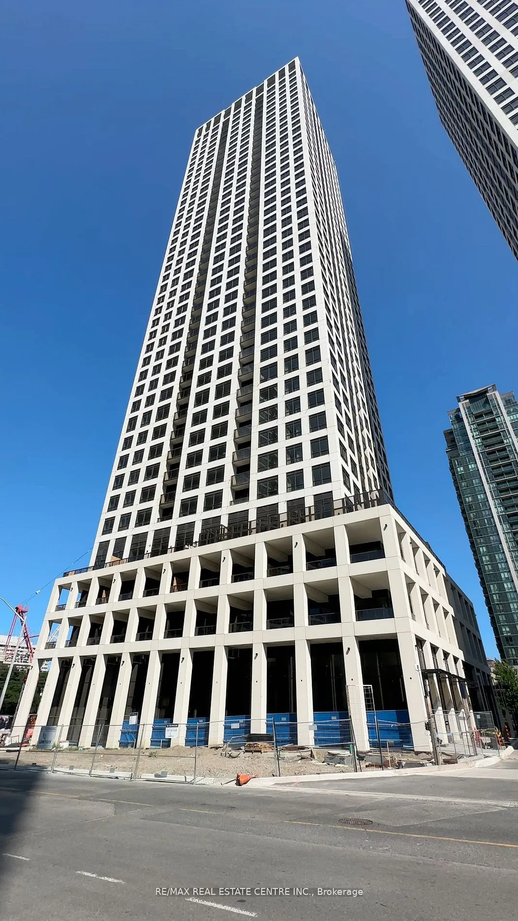 30 Elm Drive W, #208