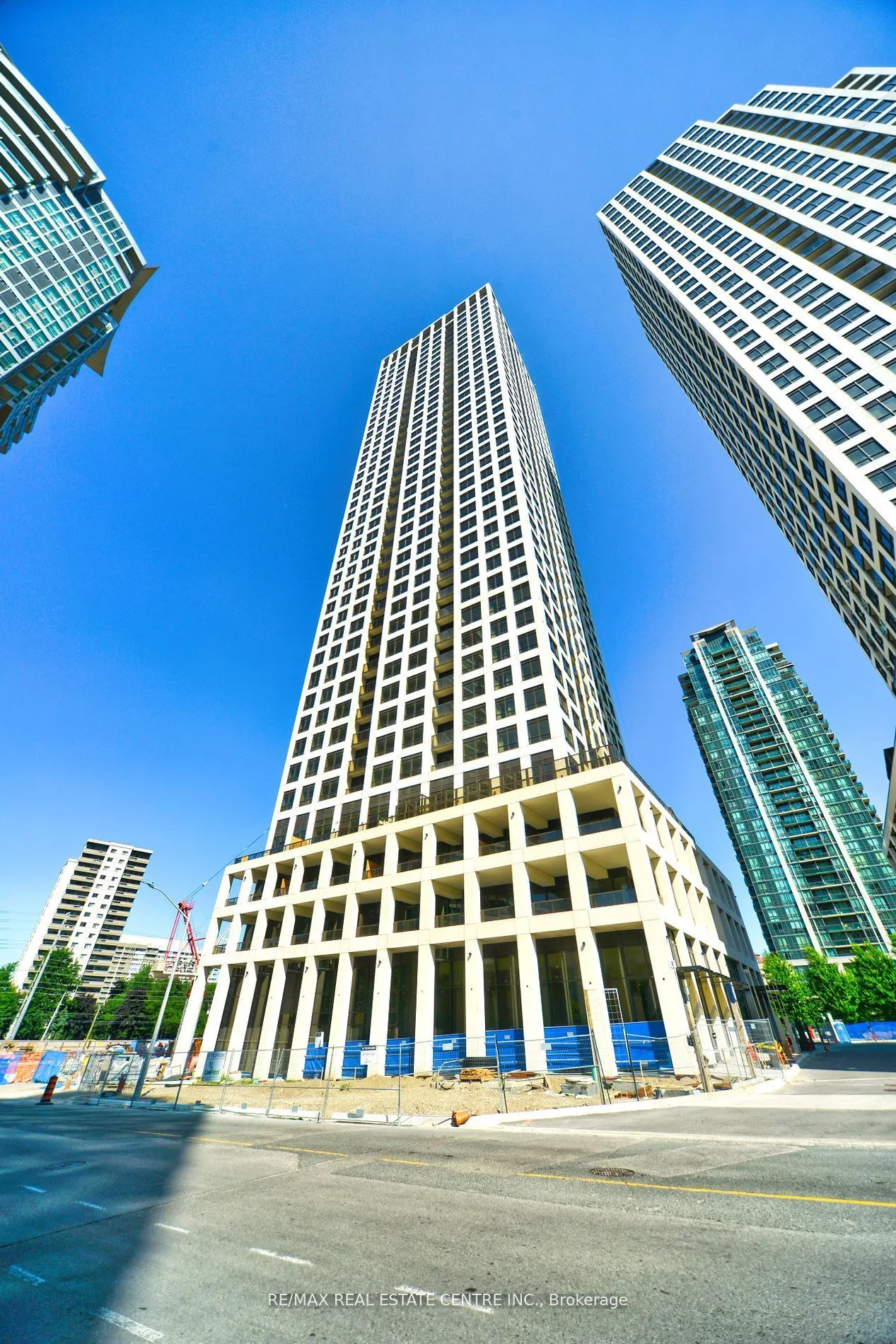 30 Elm Drive W, #208