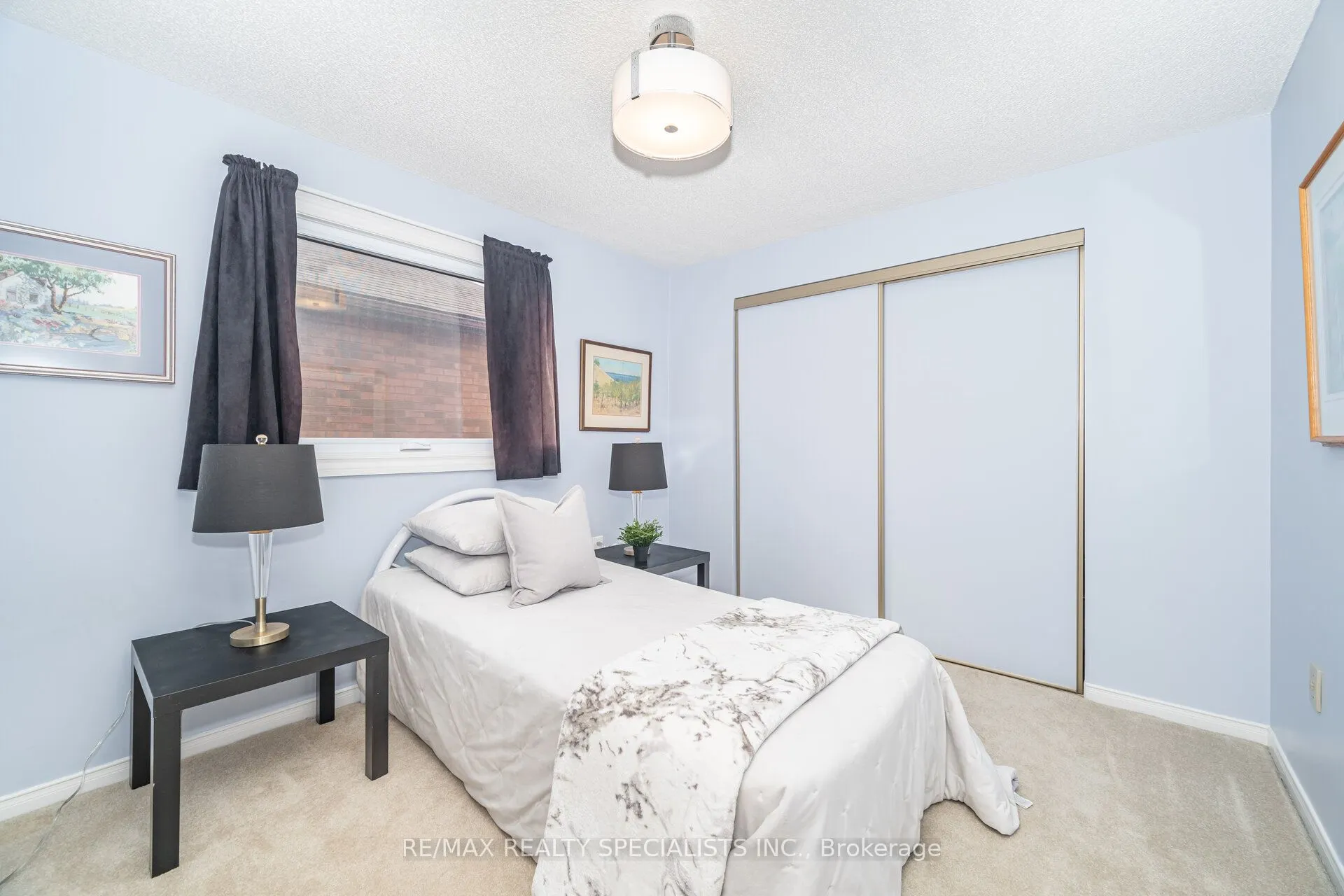 16 Wooliston Crescent