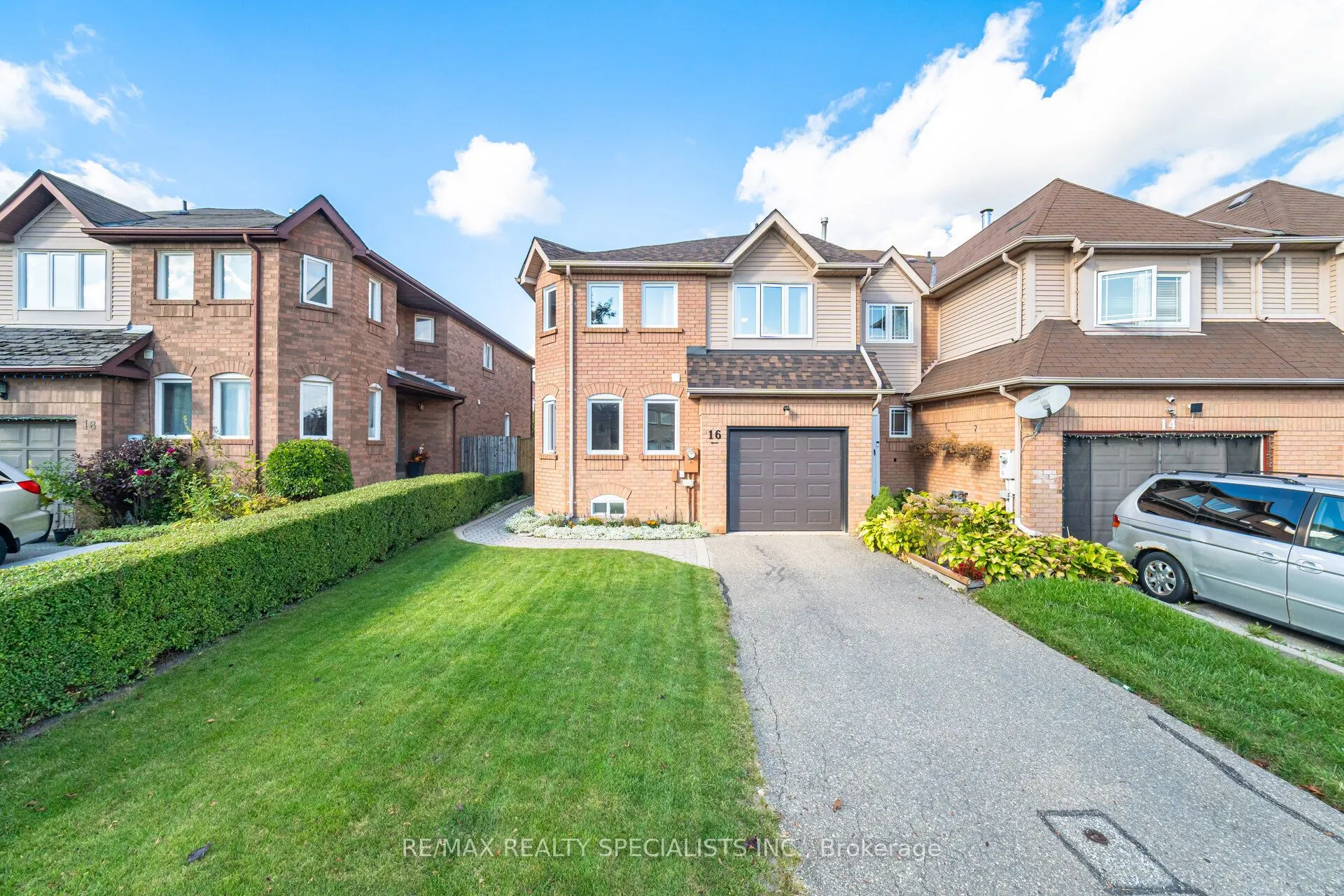 16 Wooliston Crescent