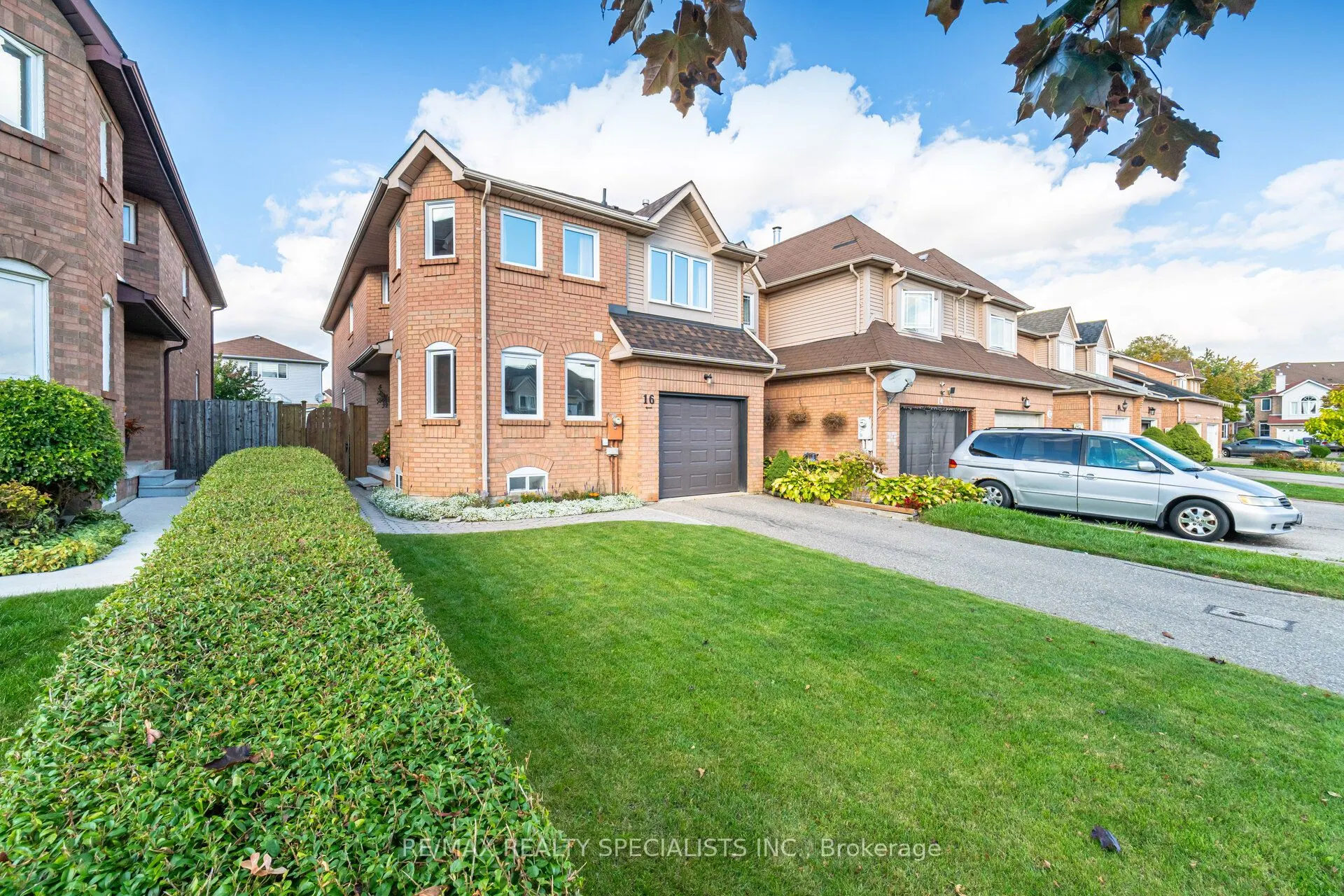 16 Wooliston Crescent