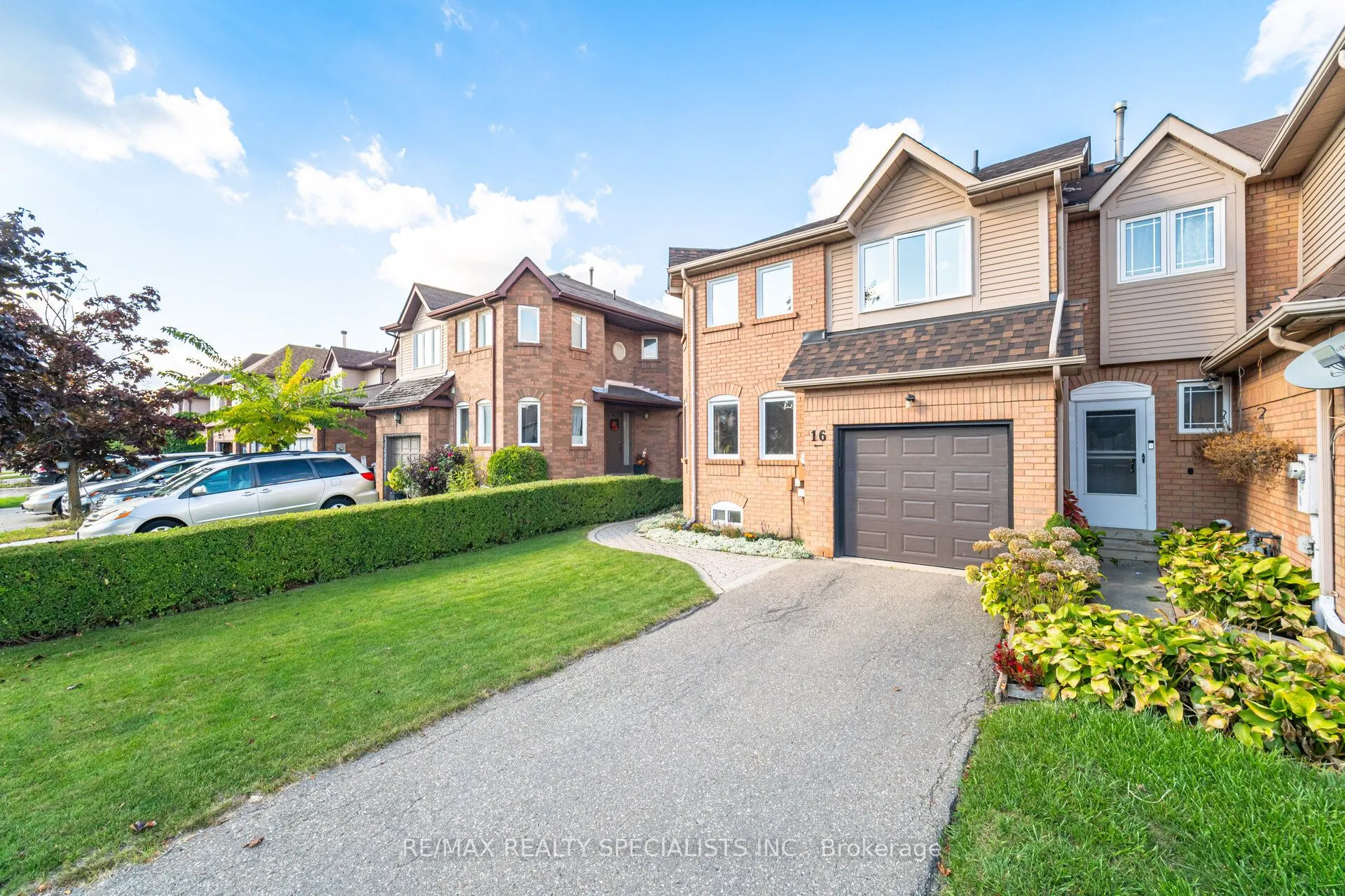 16 Wooliston Crescent