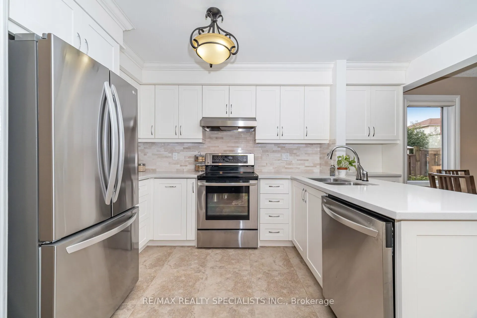 16 Wooliston Crescent