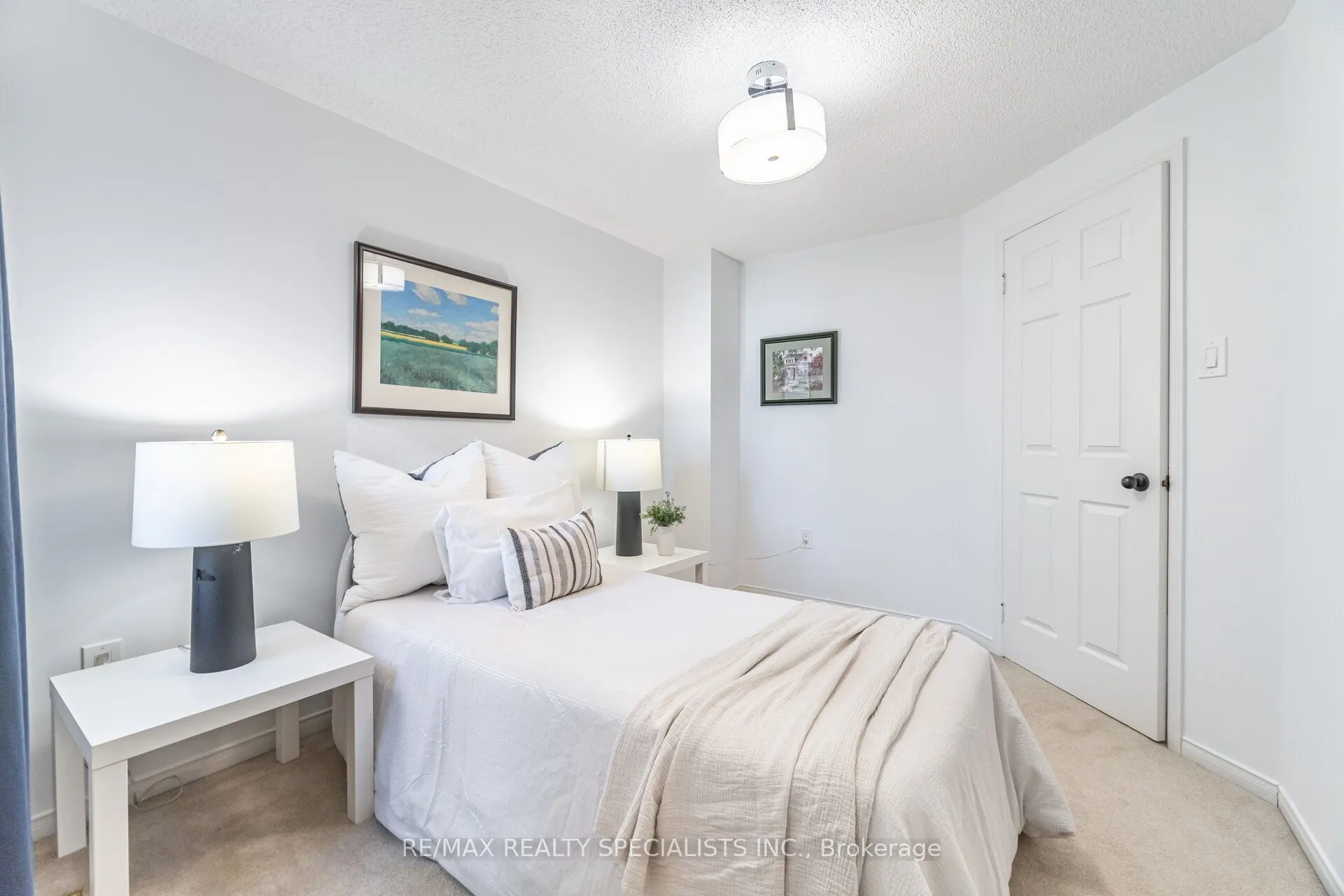 16 Wooliston Crescent