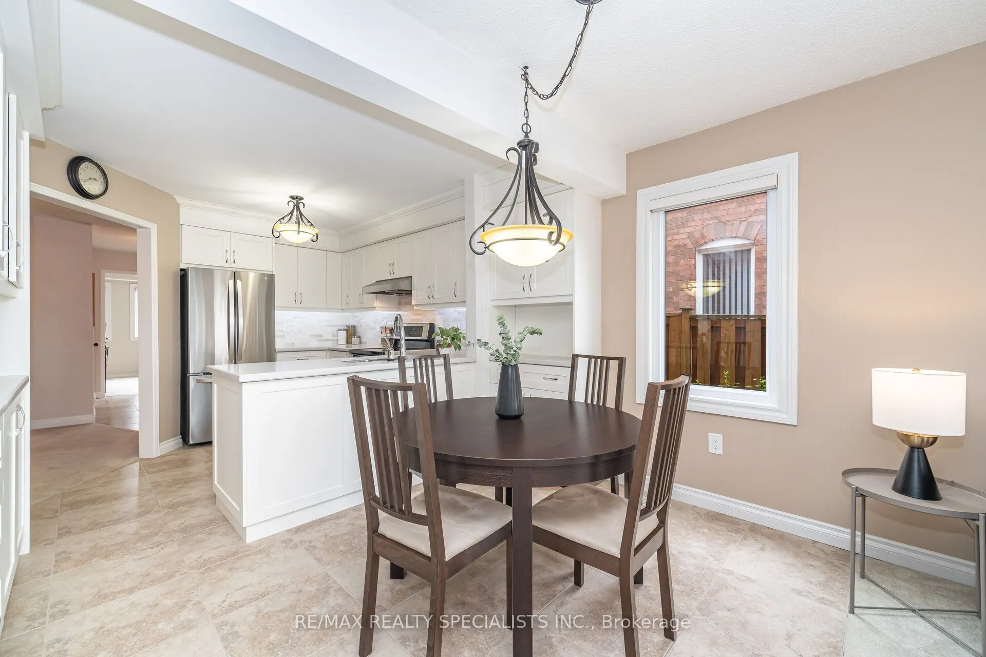 16 Wooliston Crescent