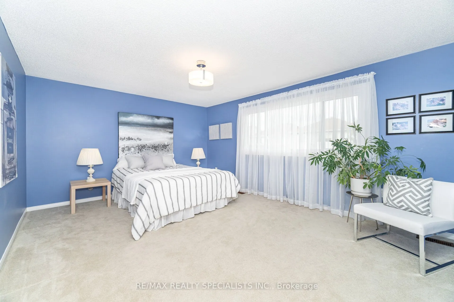 16 Wooliston Crescent