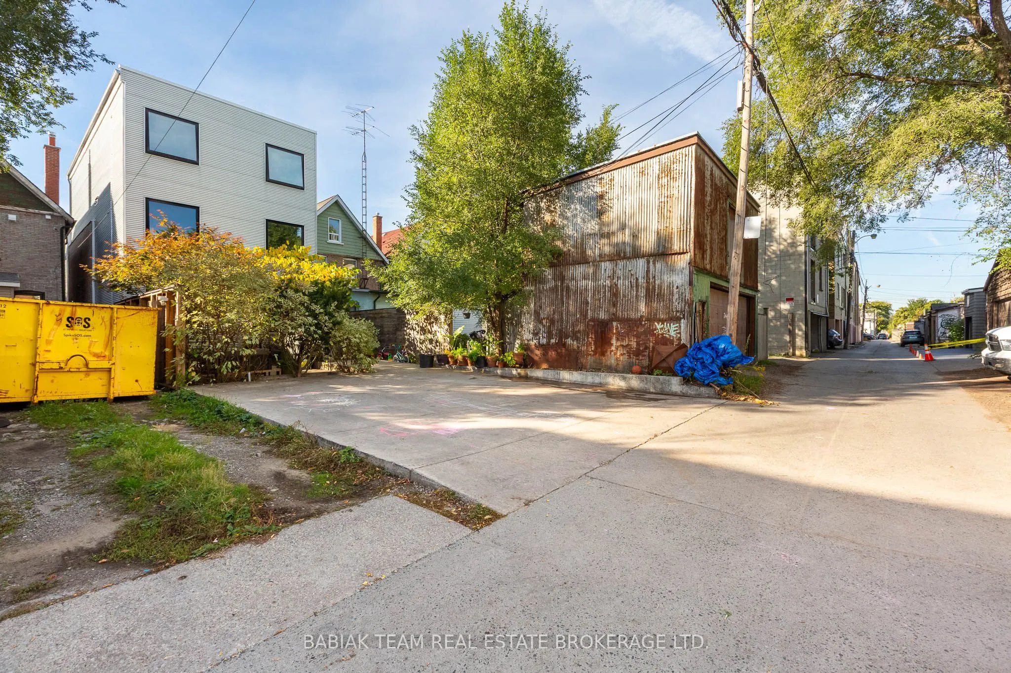 3212 Dundas Street W