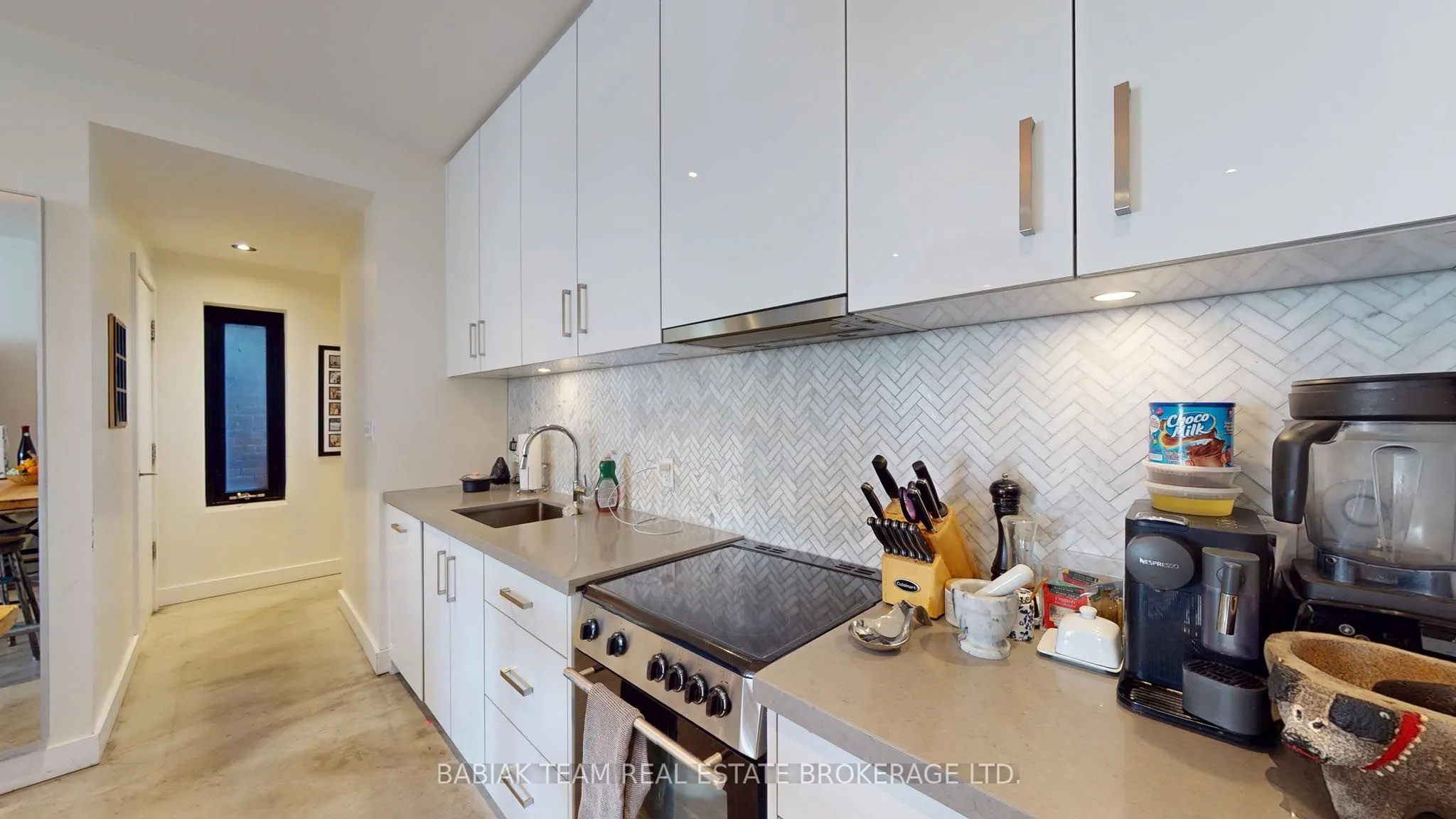 3212 Dundas Street W