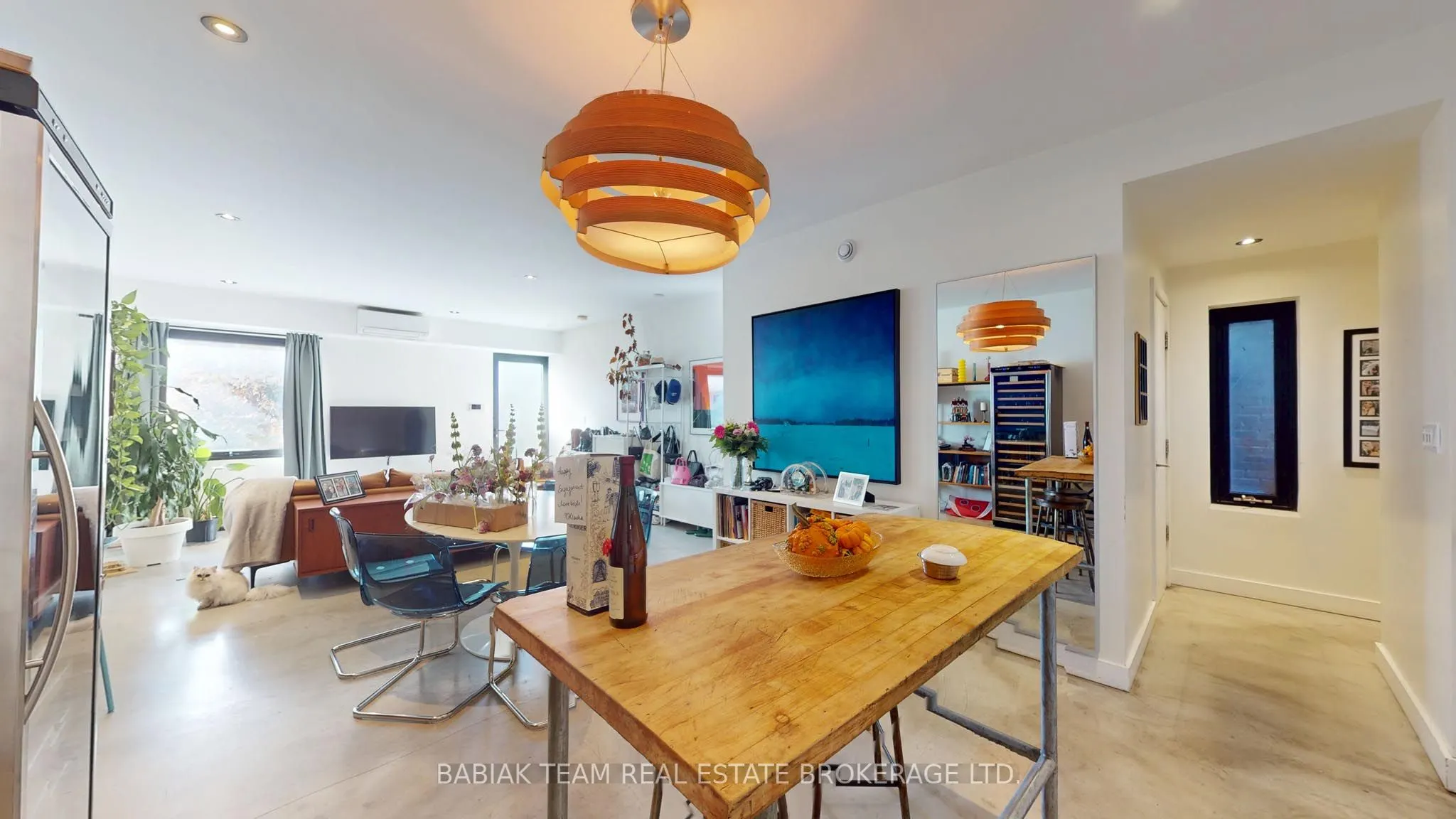3212 Dundas Street W