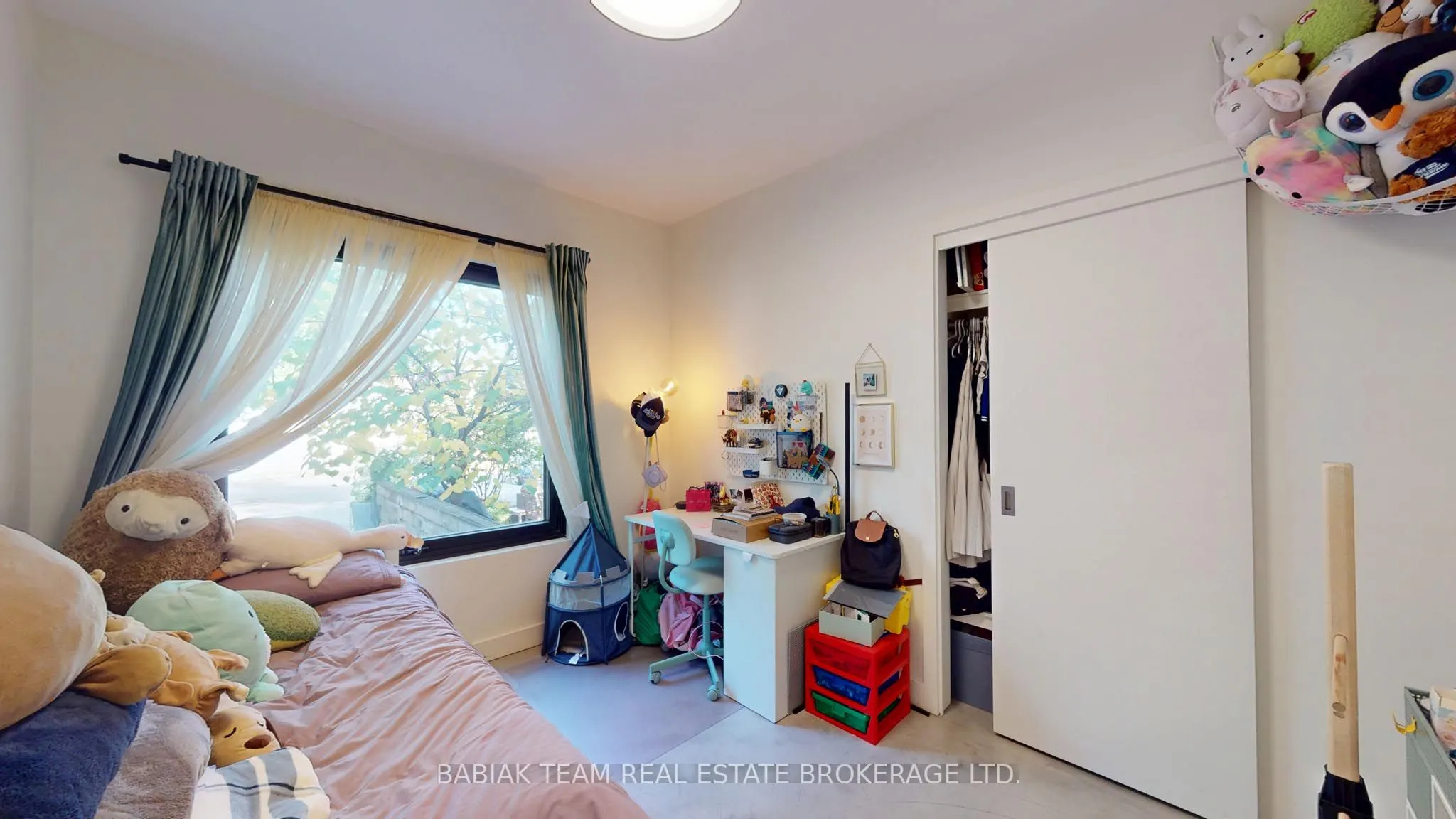 3212 Dundas Street W
