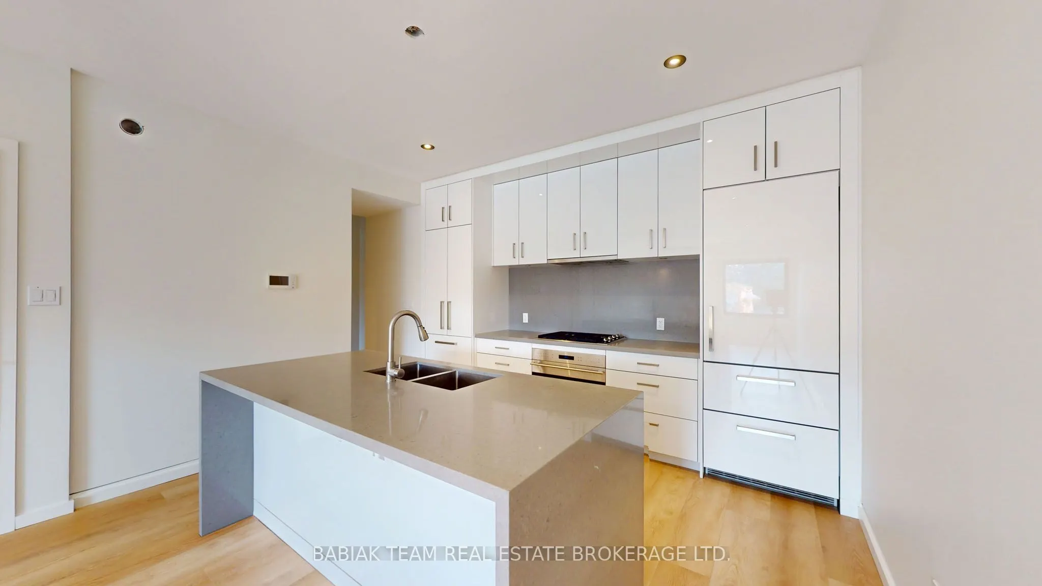3212 Dundas Street W
