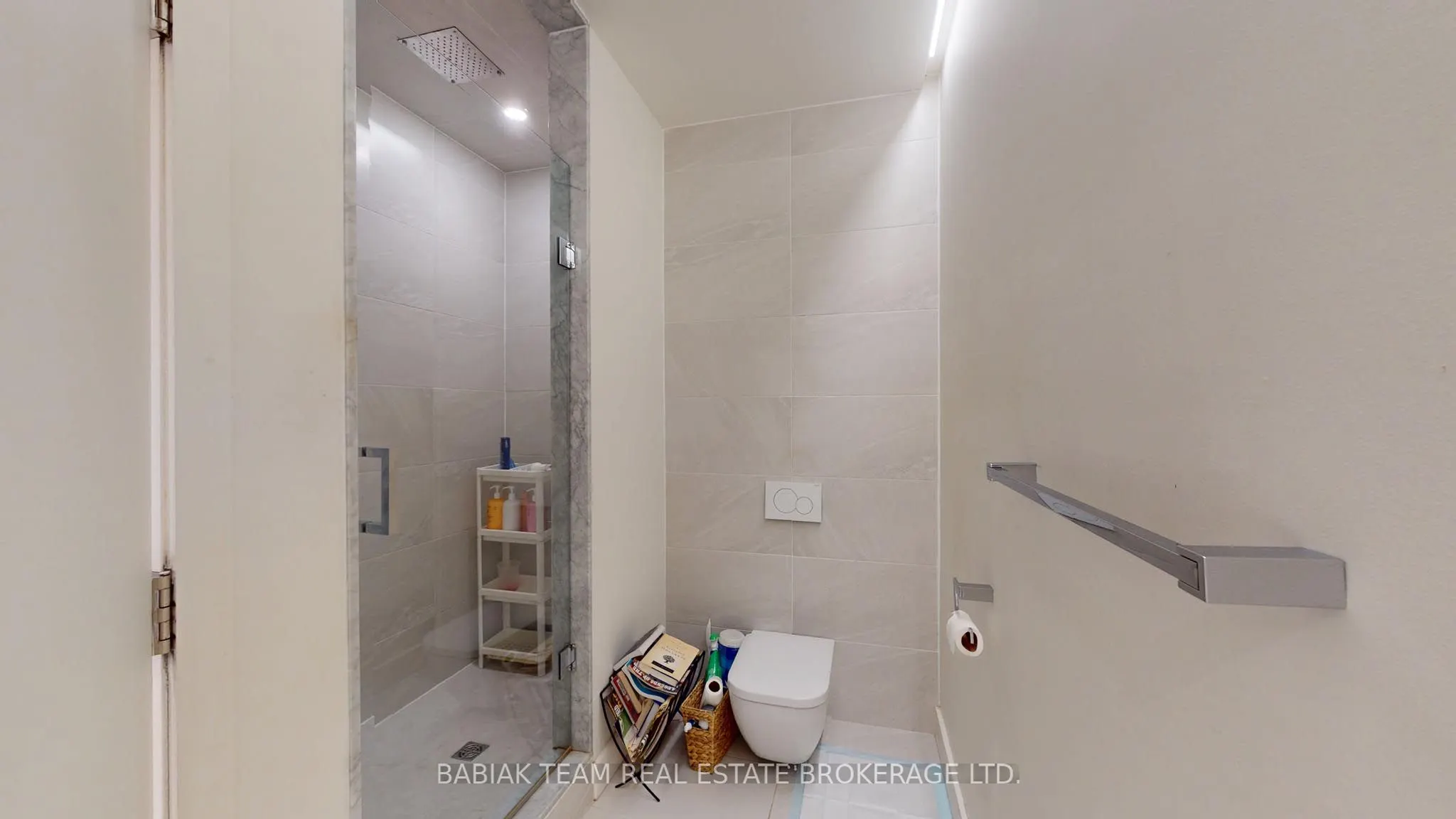 3212 Dundas Street W