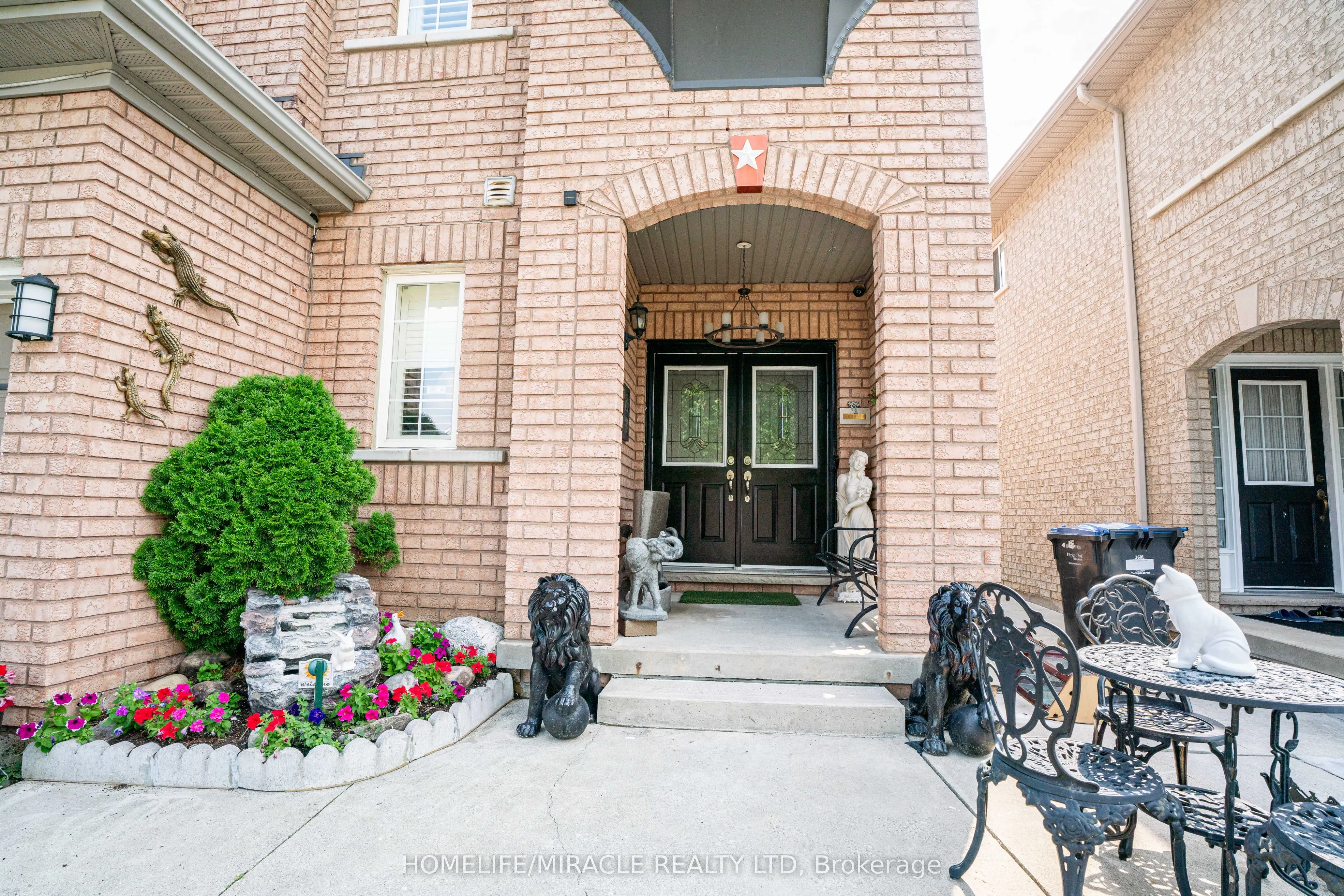 16 Signet Court
