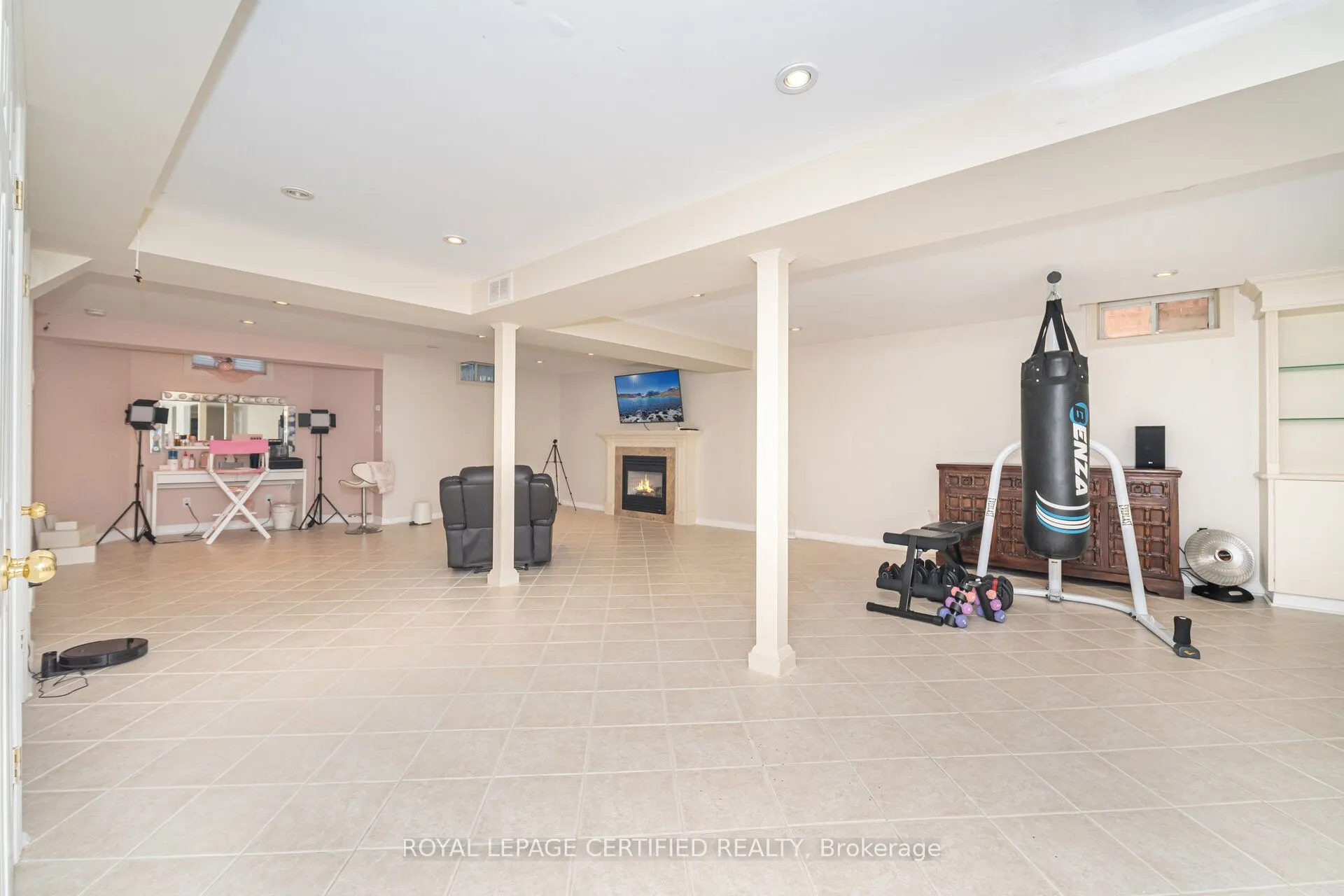 7403 Glamorgan Way