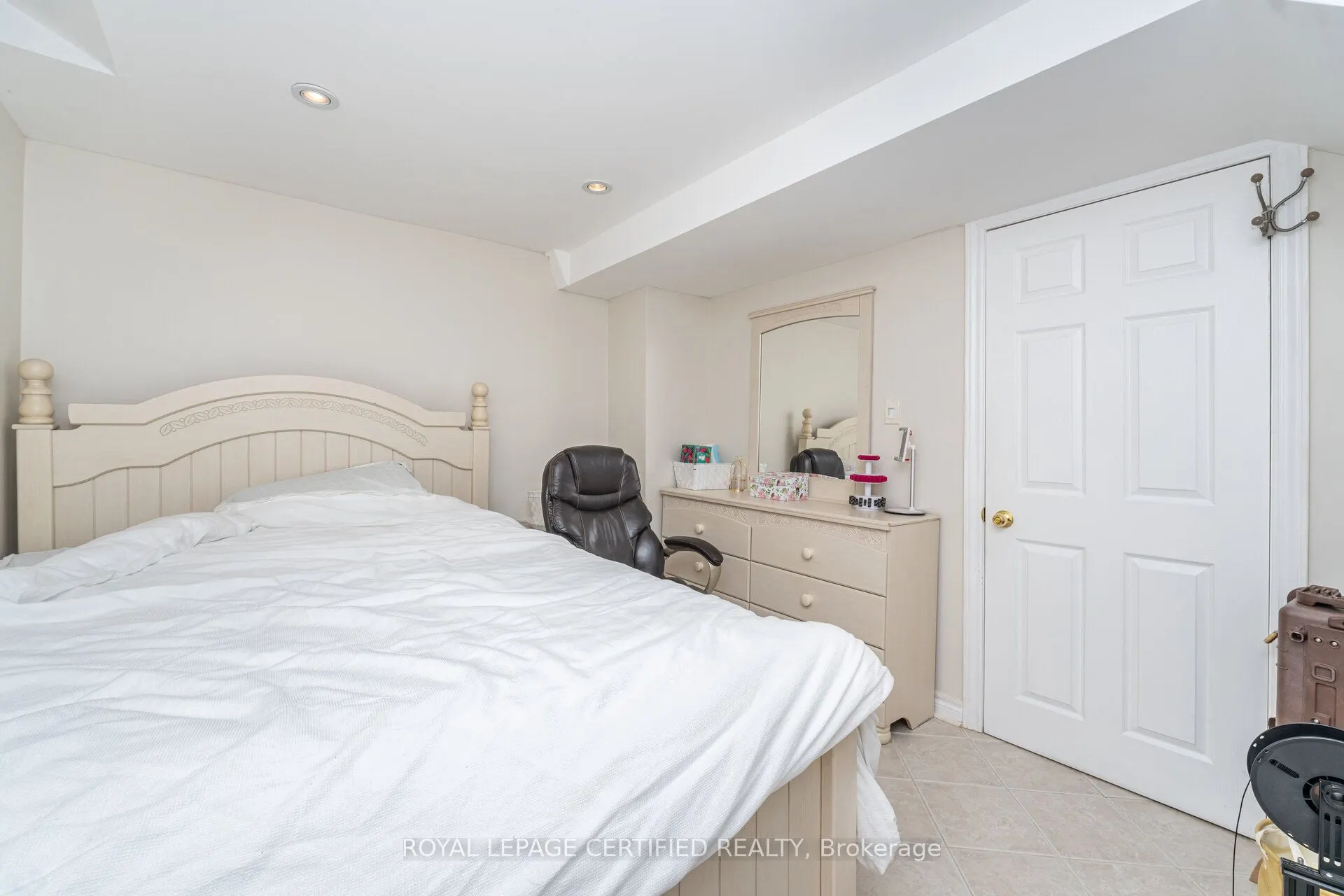 7403 Glamorgan Way