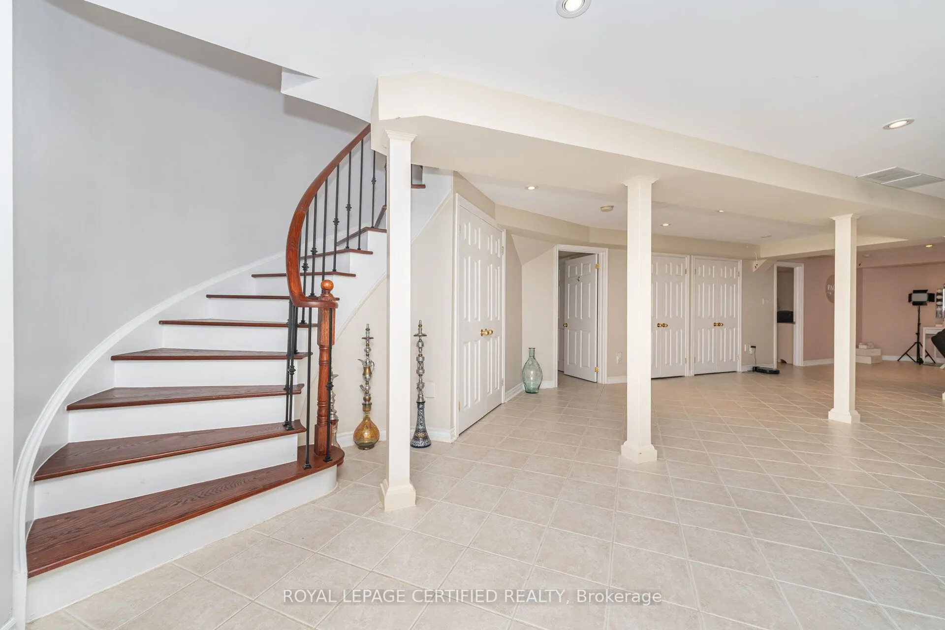 7403 Glamorgan Way