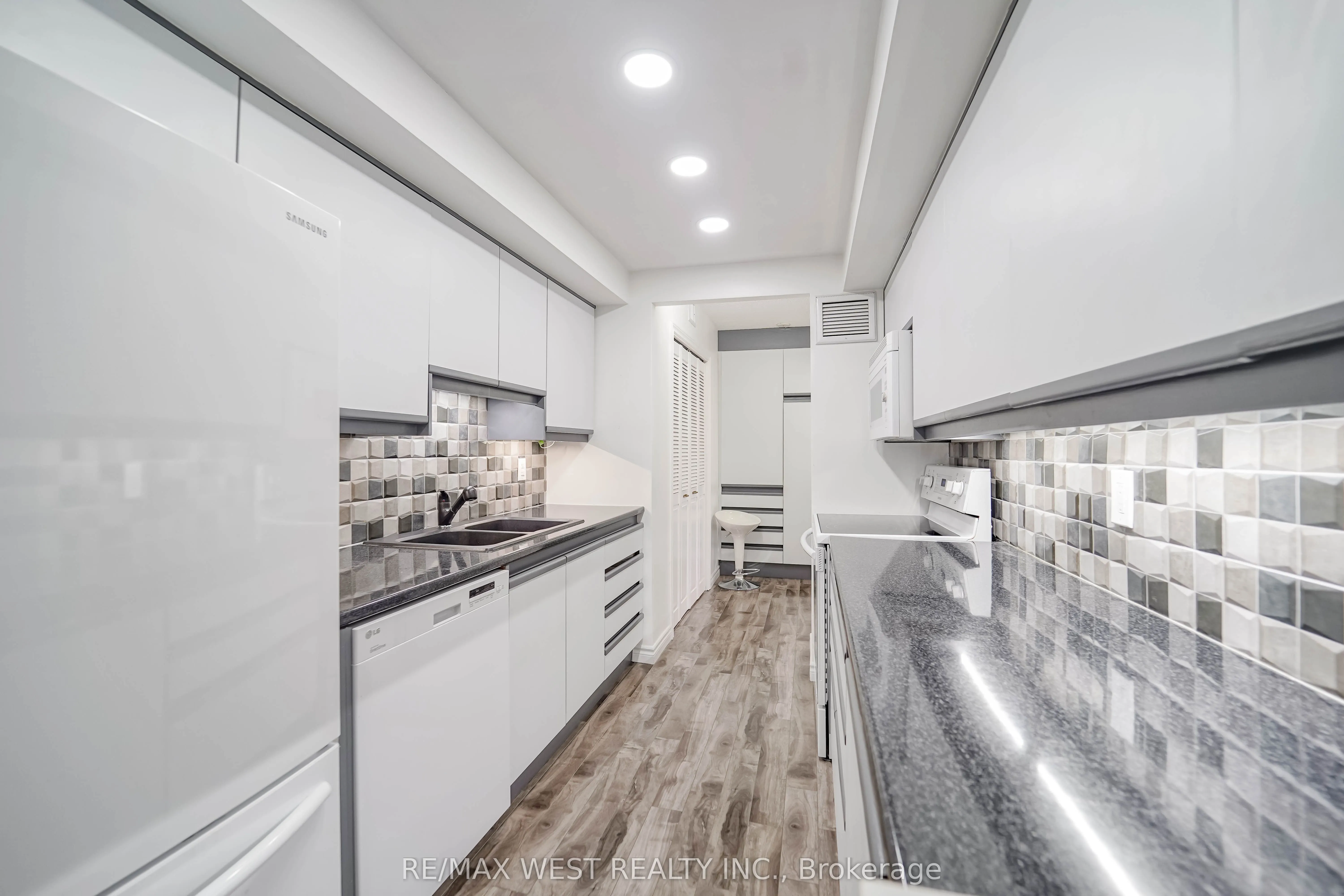 1300 Bloor Street, #1709
