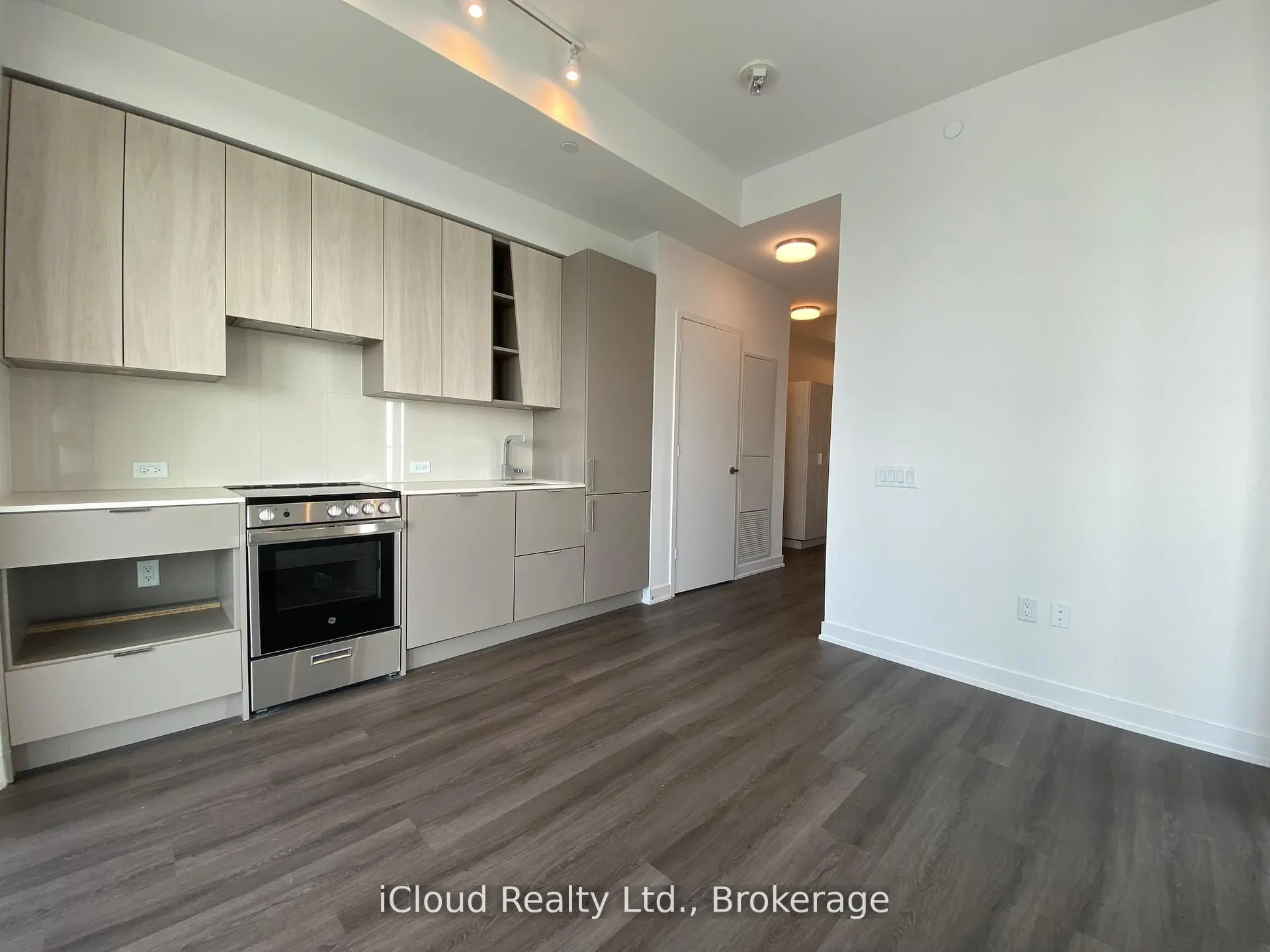 3883 Quartz Road, #3111