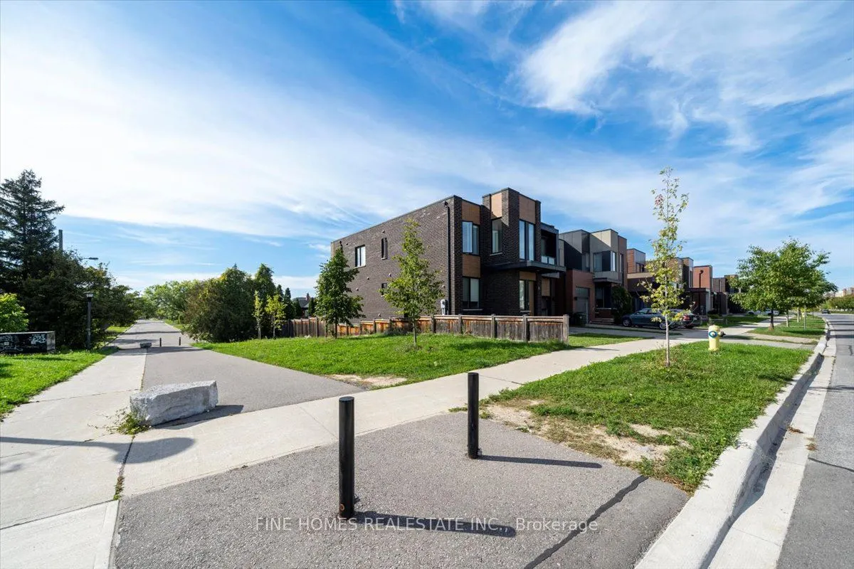 18 STANLEY GREENE Boulevard