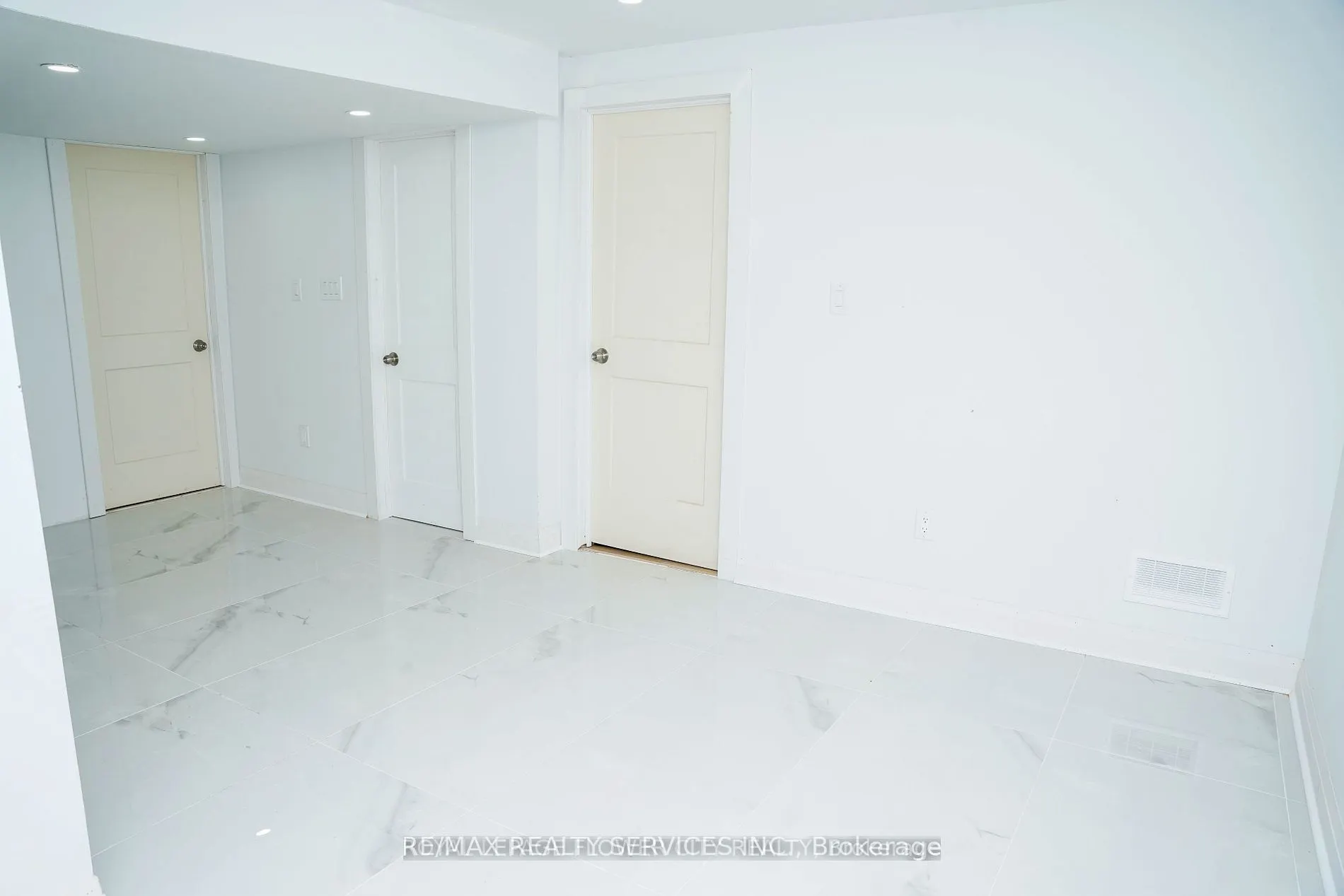 21 Divers Road, #Bsmt
