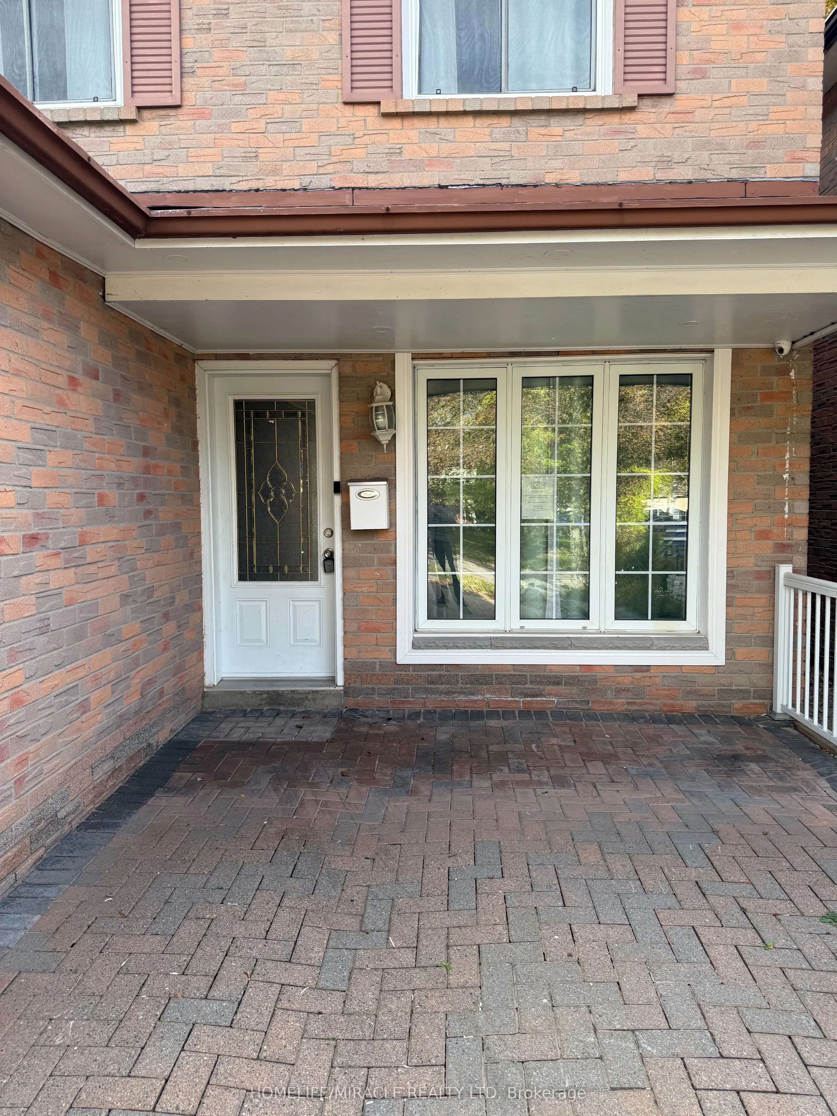 32 Barrington Crescent