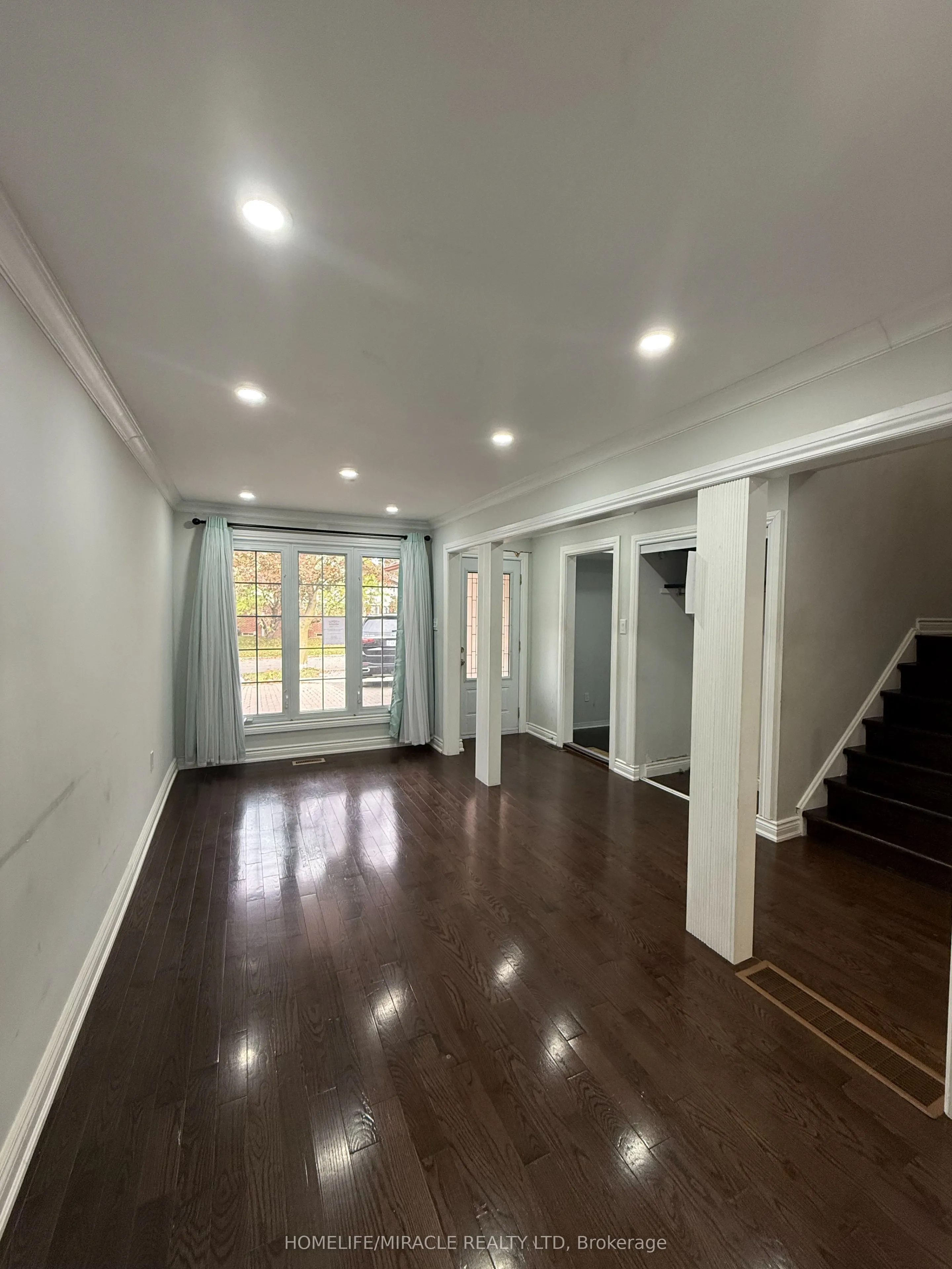32 Barrington Crescent