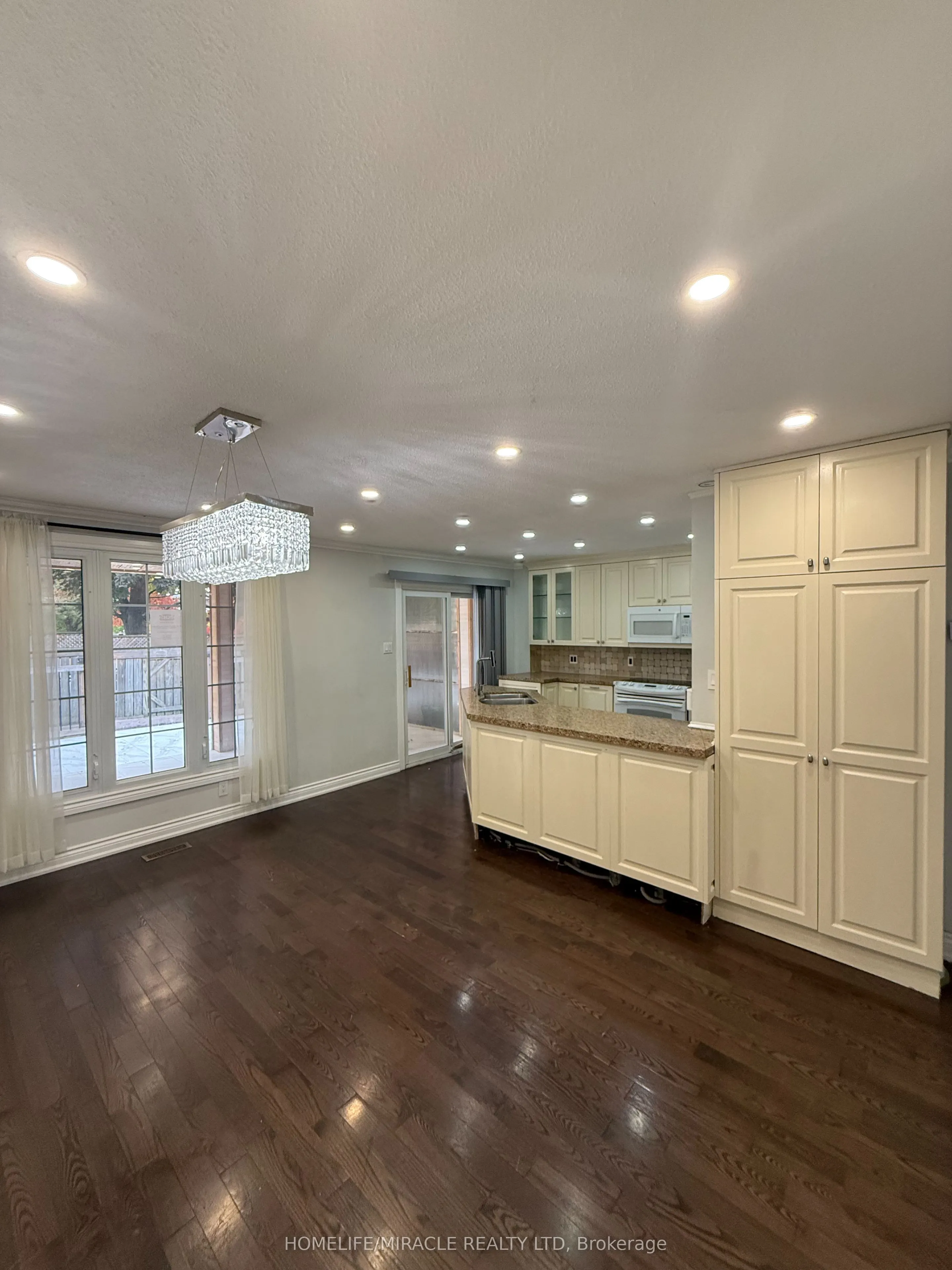 32 Barrington Crescent