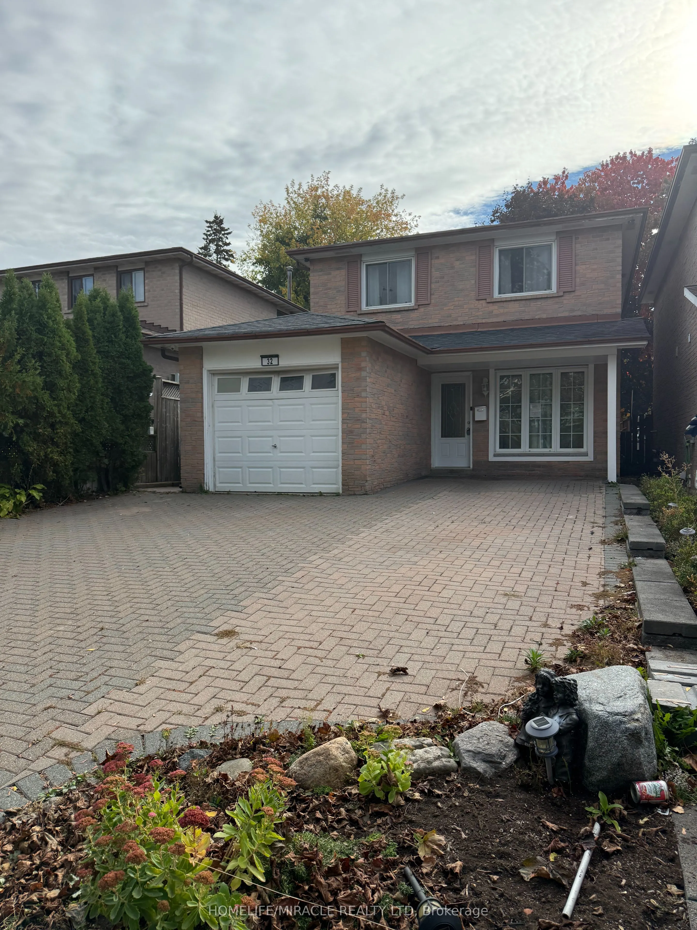 32 Barrington Crescent