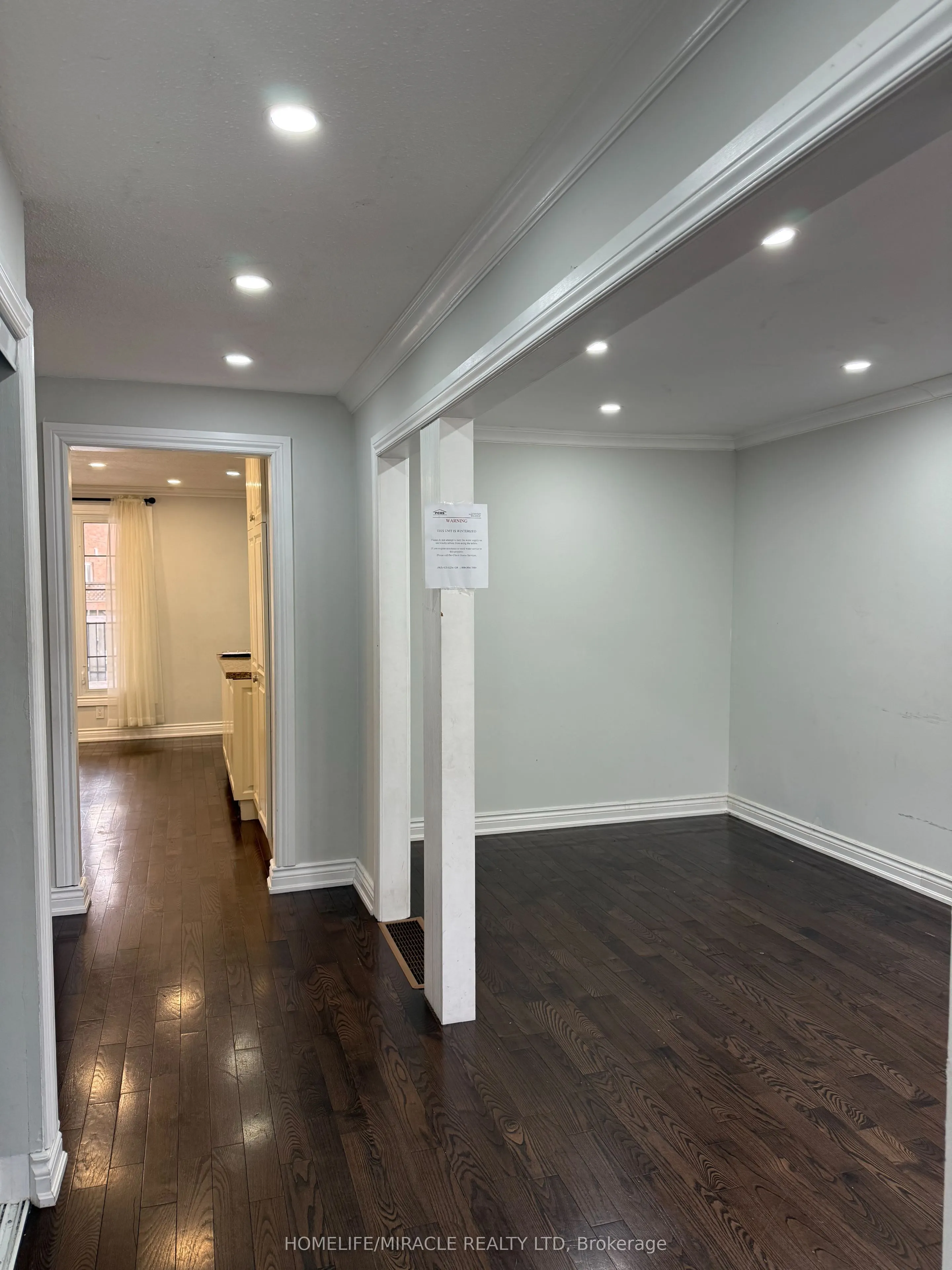 32 Barrington Crescent