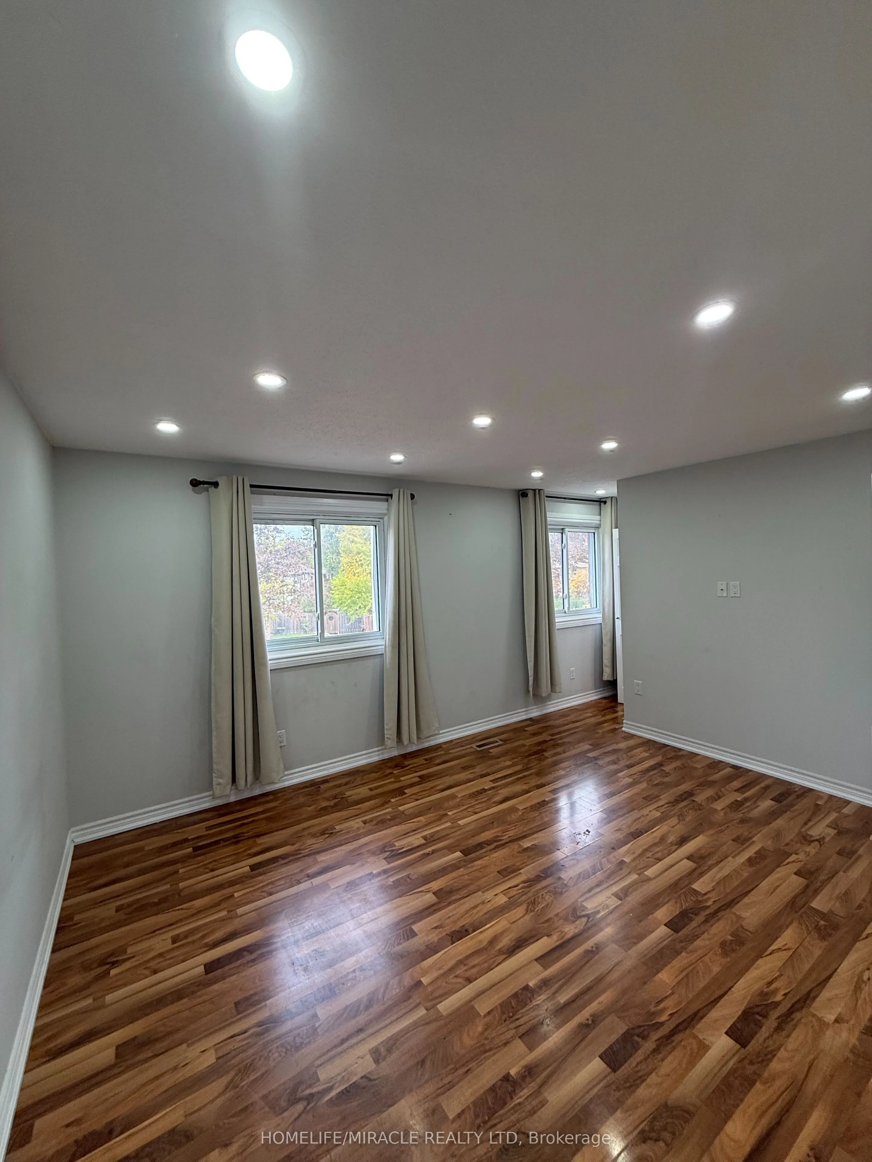 32 Barrington Crescent