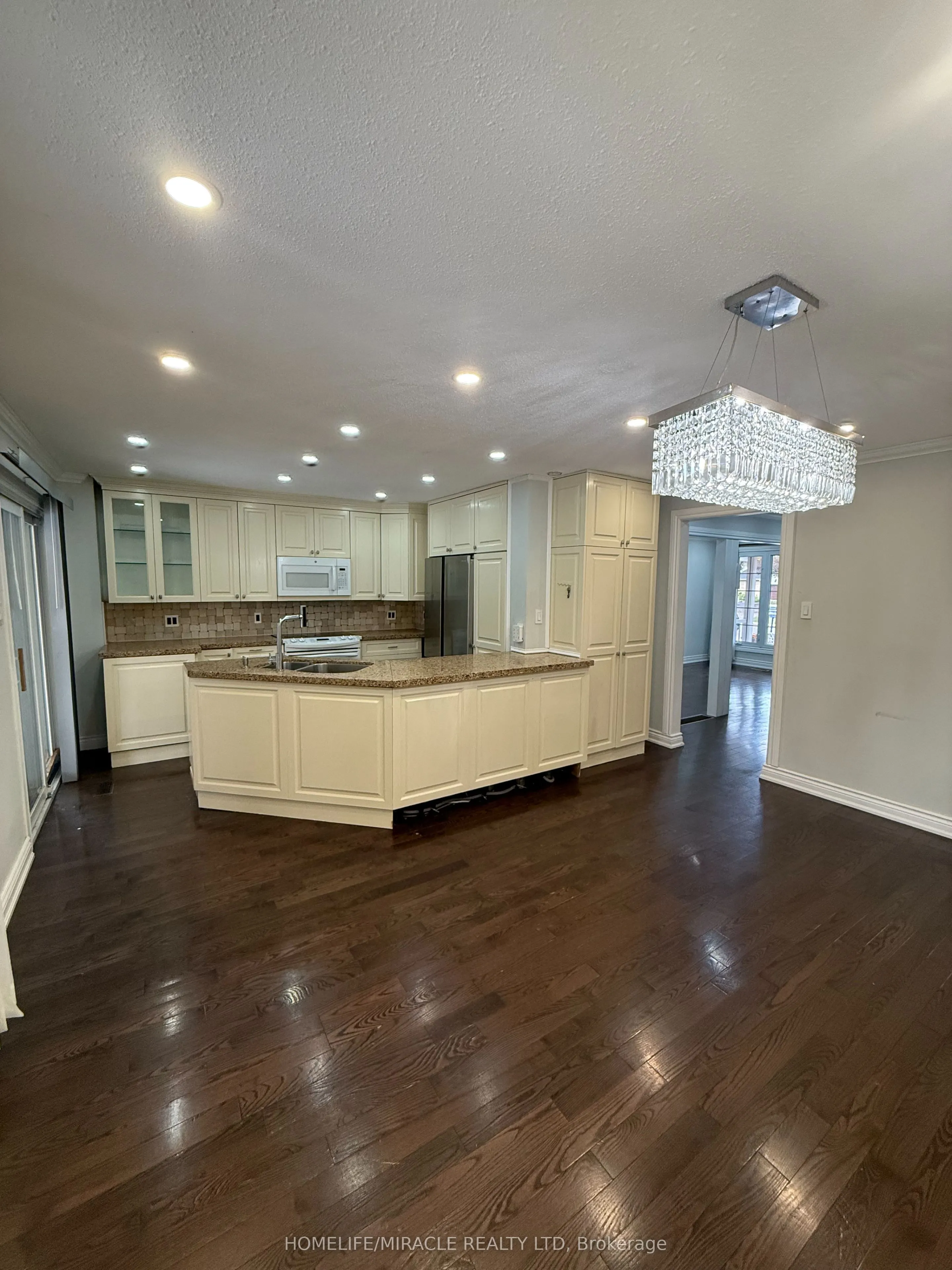 32 Barrington Crescent