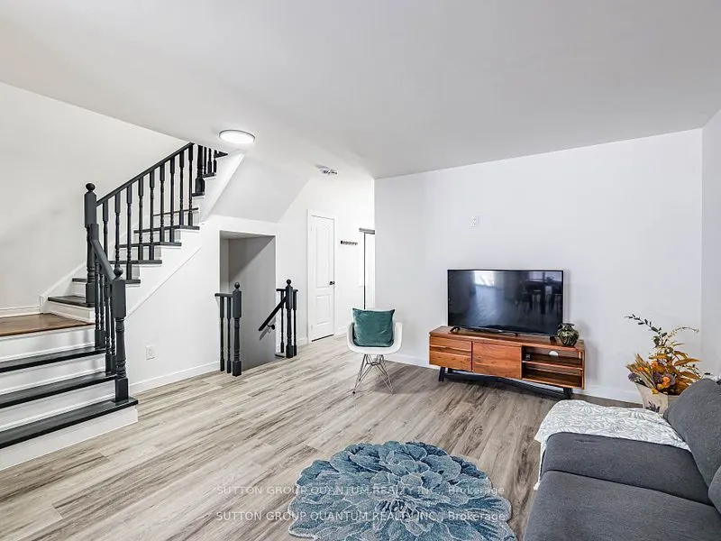 53 Woodcote Crescent