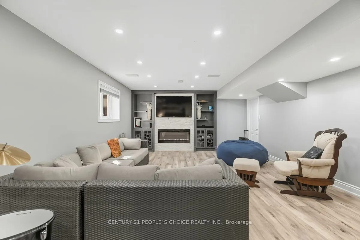 318 Laundon Terrace