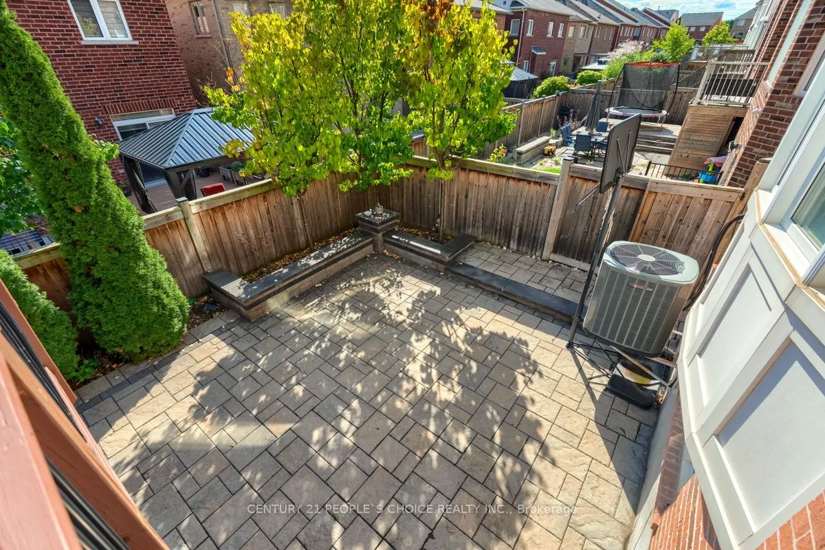 318 Laundon Terrace