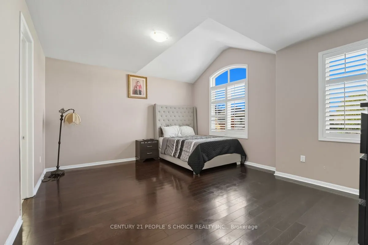 318 Laundon Terrace